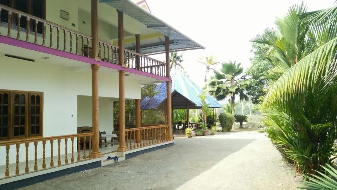 Facade/entrance in Kayaloram Resort Facade/entrance in Kayaloram Resort