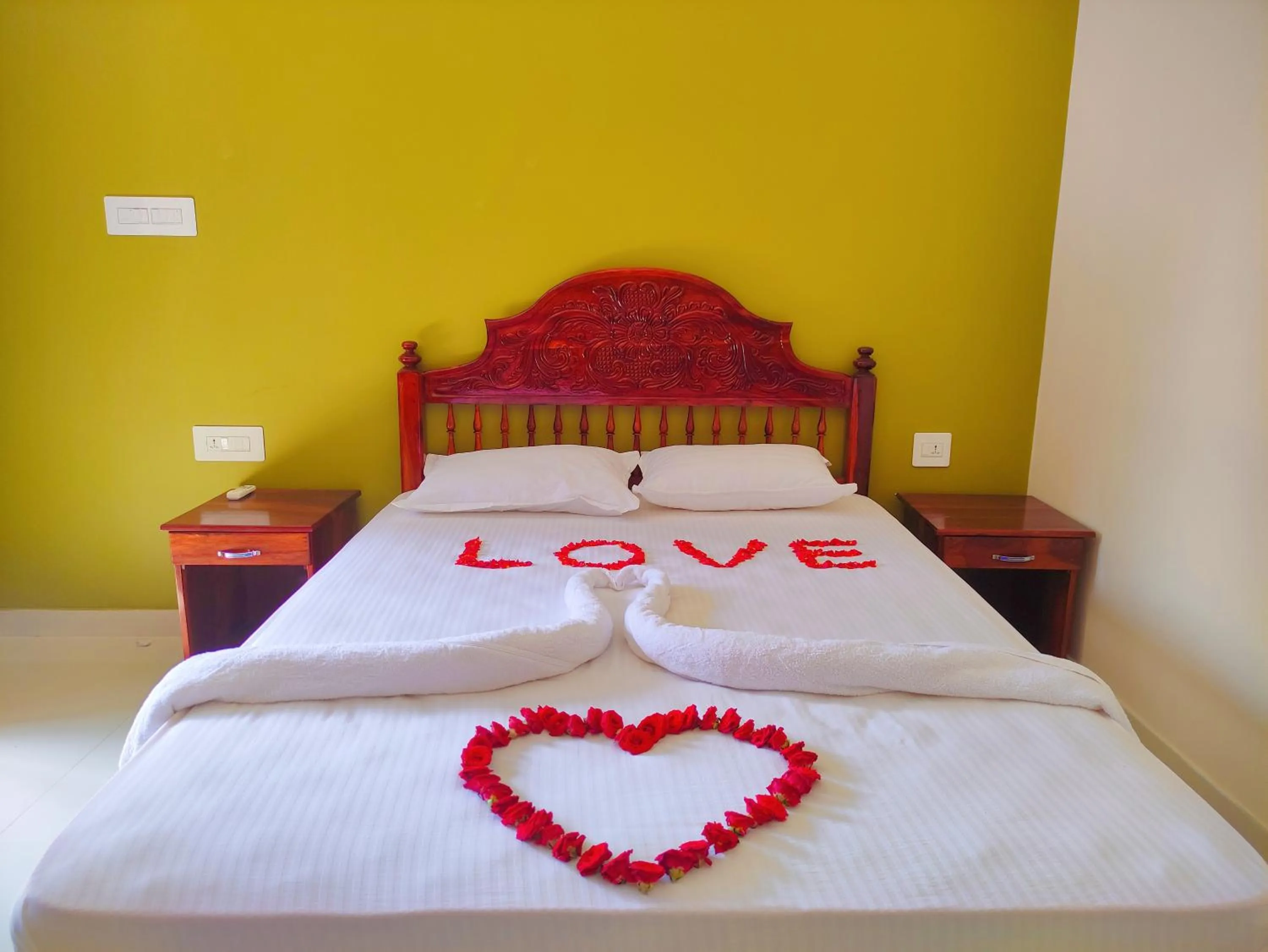 Bed in Kayaloram Resort