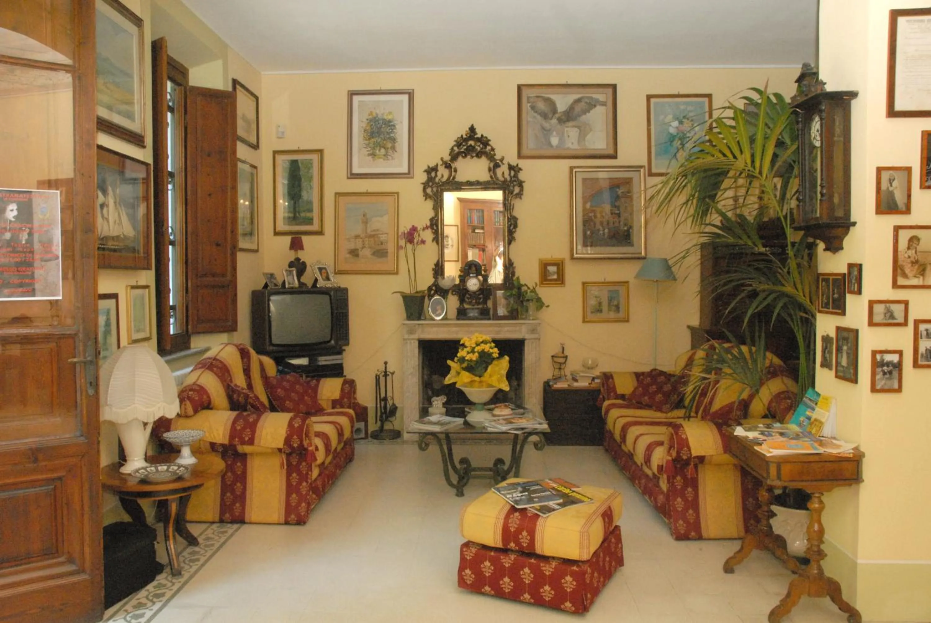 Communal lounge/ TV room in Le Villi FRIENDLY B&B