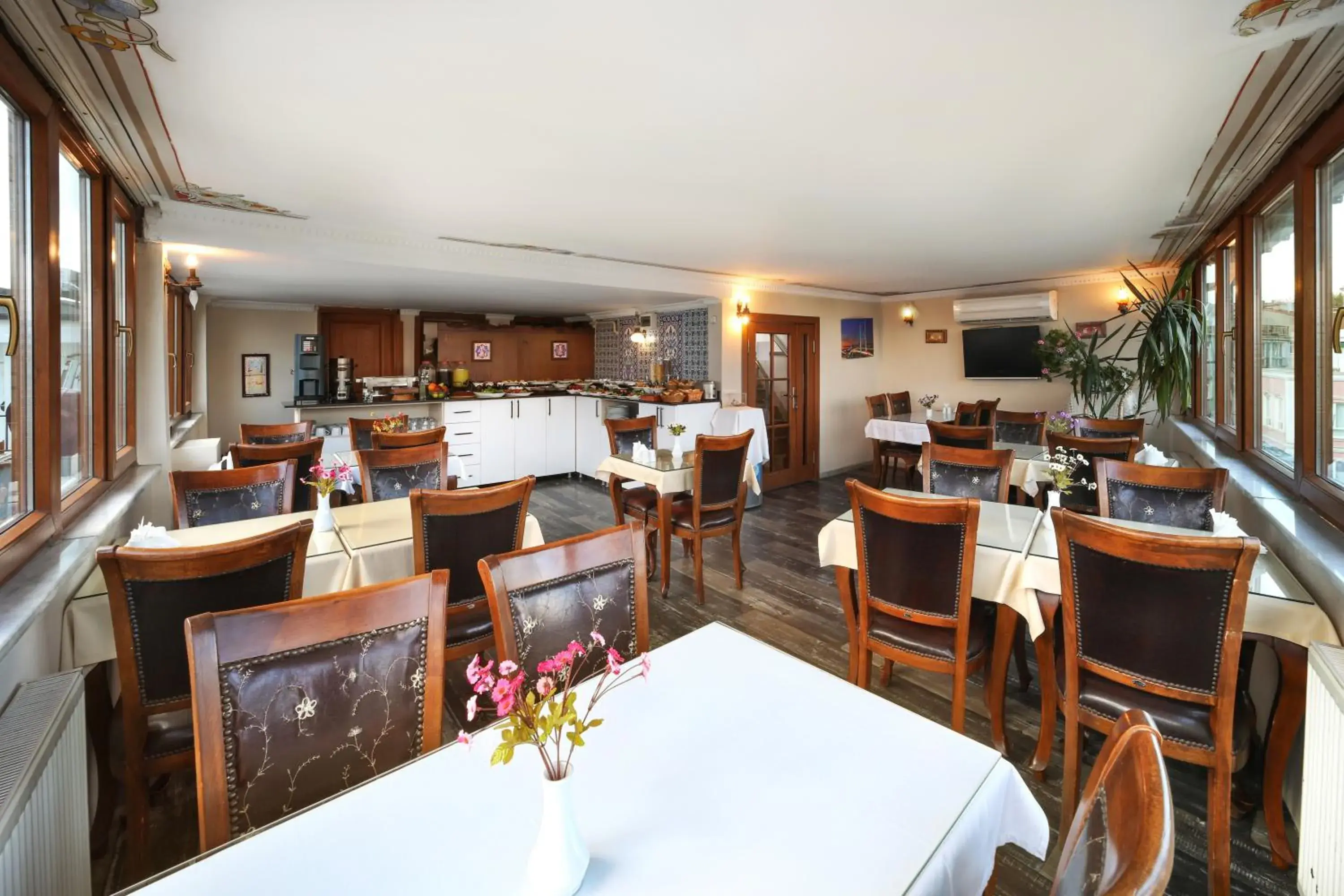 Restaurant/places to eat in Aldem Hotel Restaurant/places to eat in Aldem Hotel