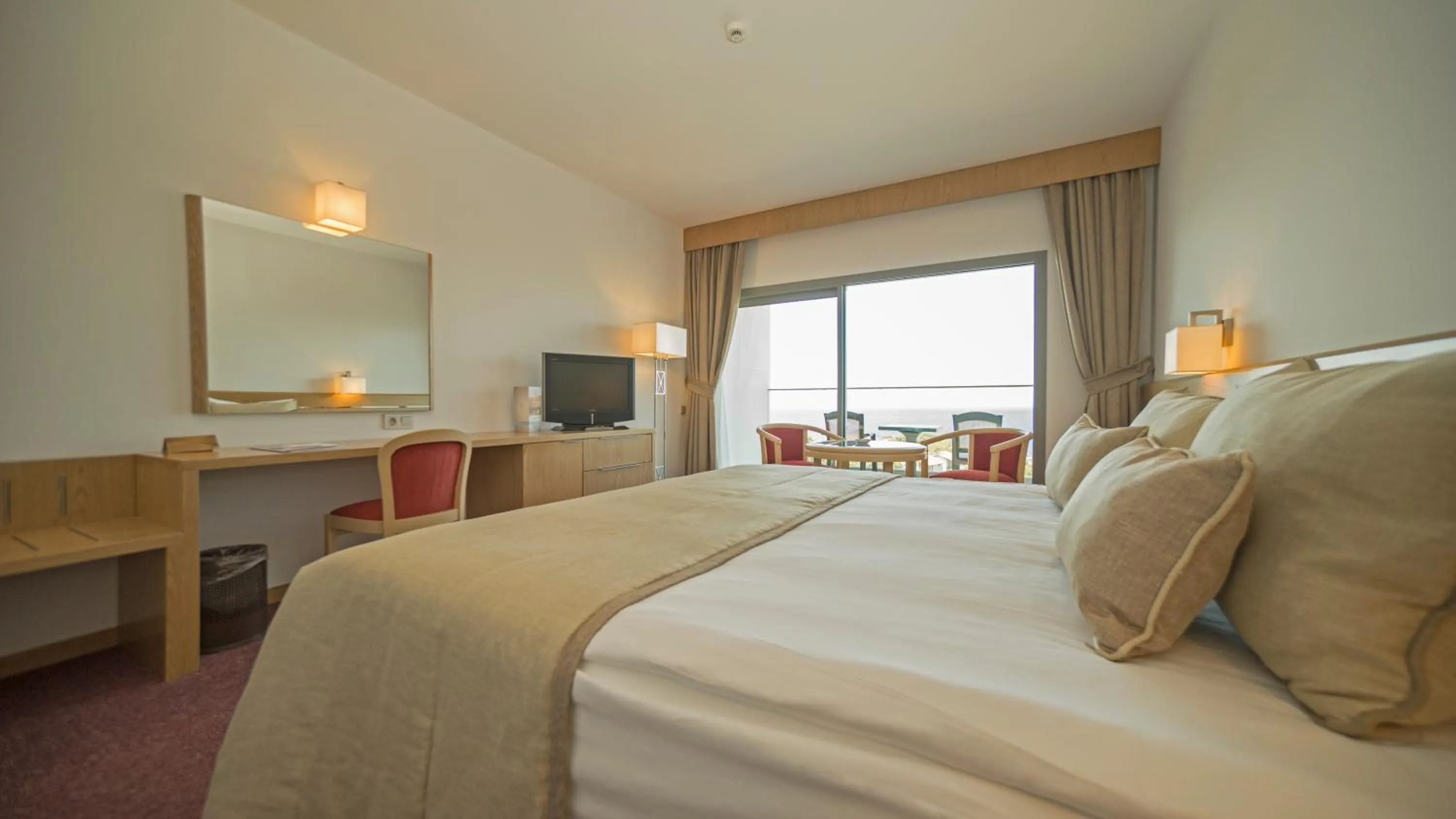 Photo of the whole room, Bed in Grand Hotel Ontur Cesme