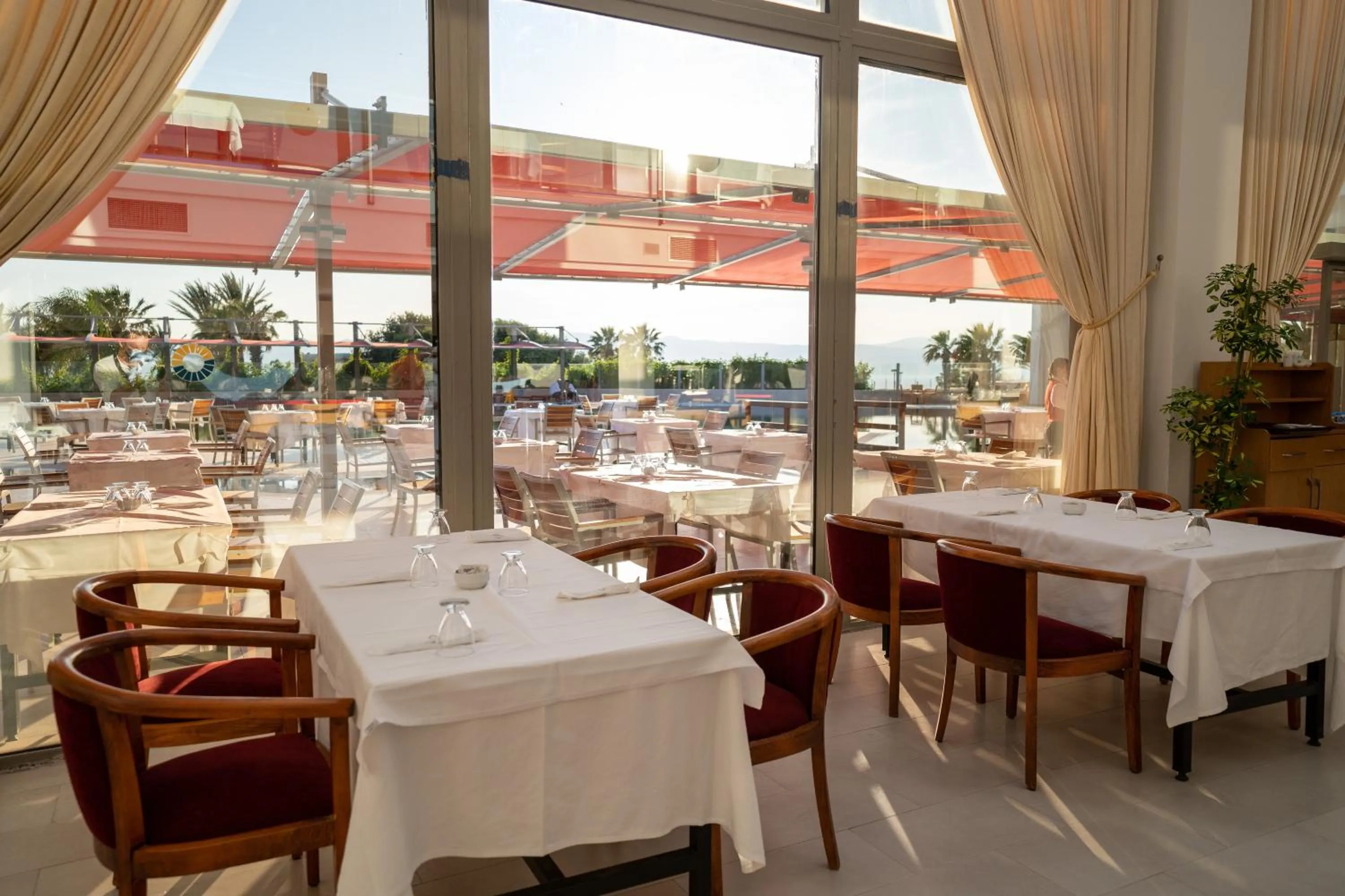 Restaurant/places to eat in Grand Hotel Ontur Cesme