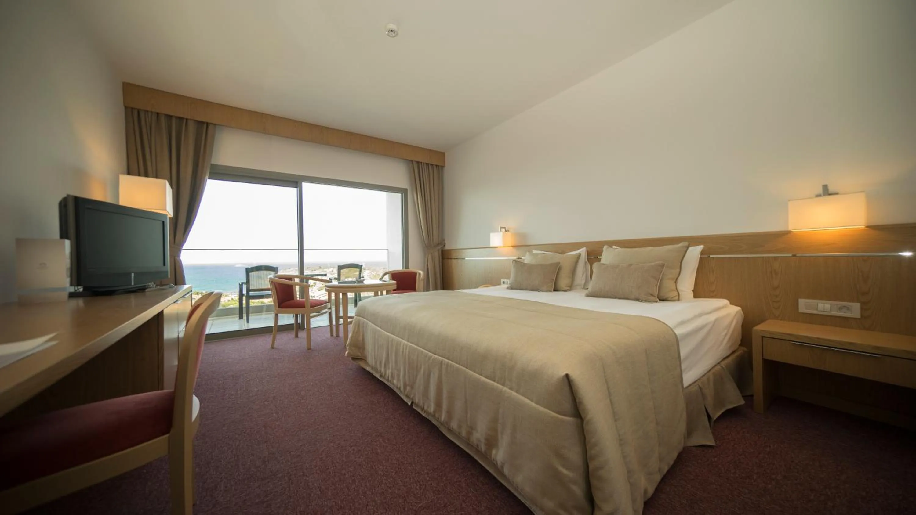 Bed in Grand Hotel Ontur Cesme