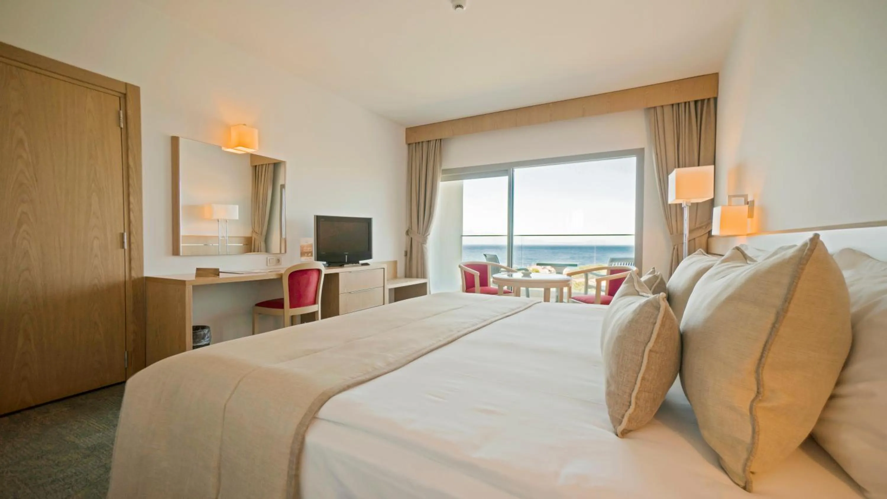 Bed in Grand Hotel Ontur Cesme