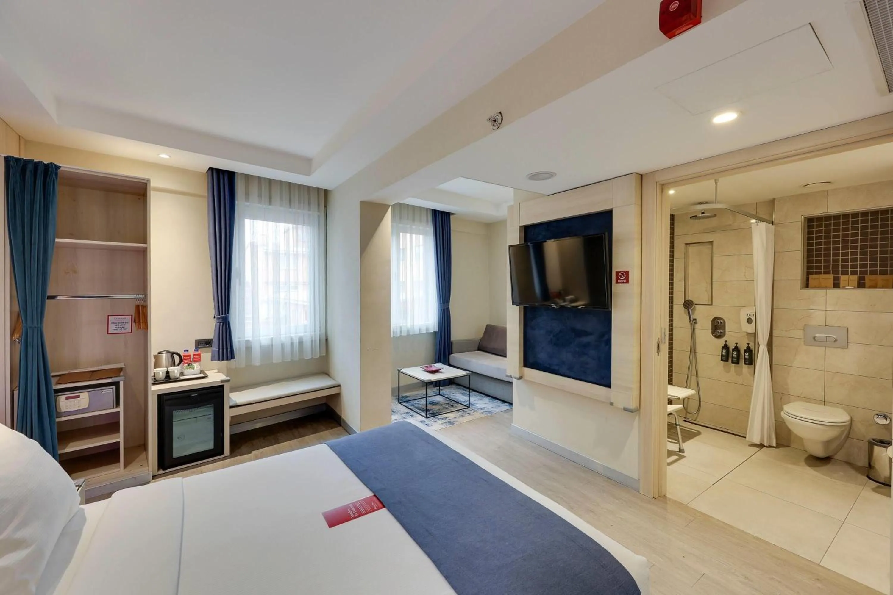 Photo of the whole room, Bed in Ramada by Wyndham Istanbul Old City