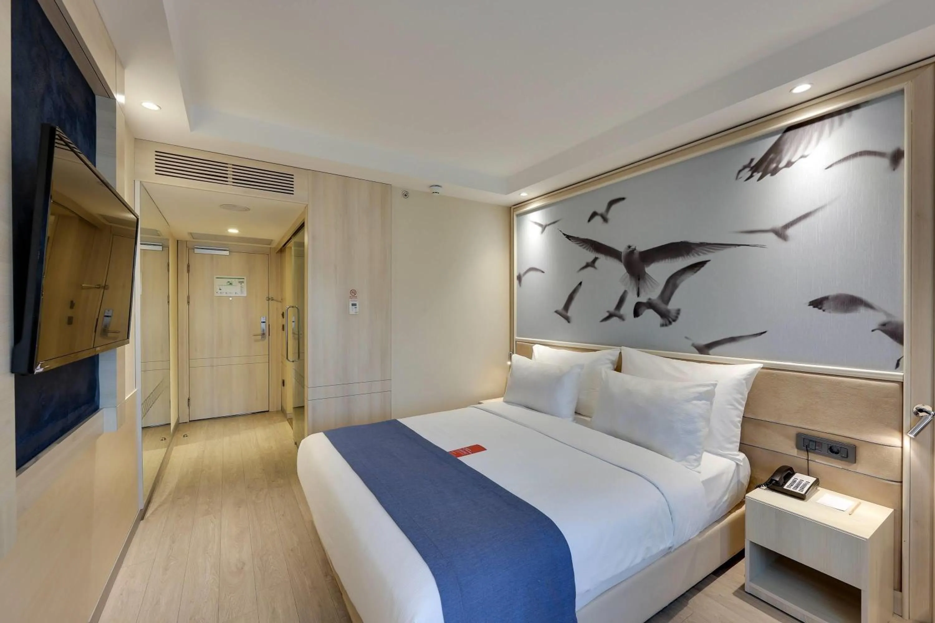 Photo of the whole room, Bed in Ramada by Wyndham Istanbul Old City