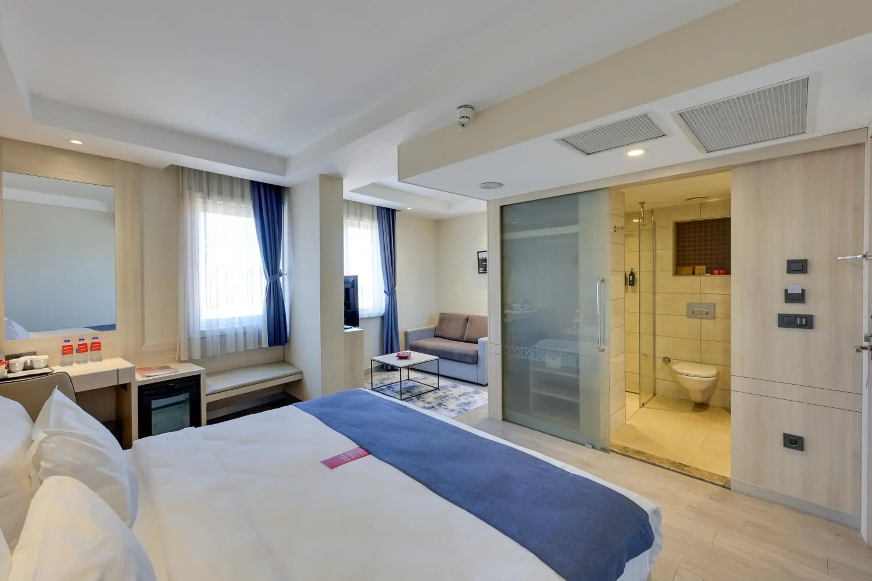 Bathroom, Bed in Ramada by Wyndham Istanbul Old City Bathroom, Bed in Ramada by Wyndham Istanbul Old City