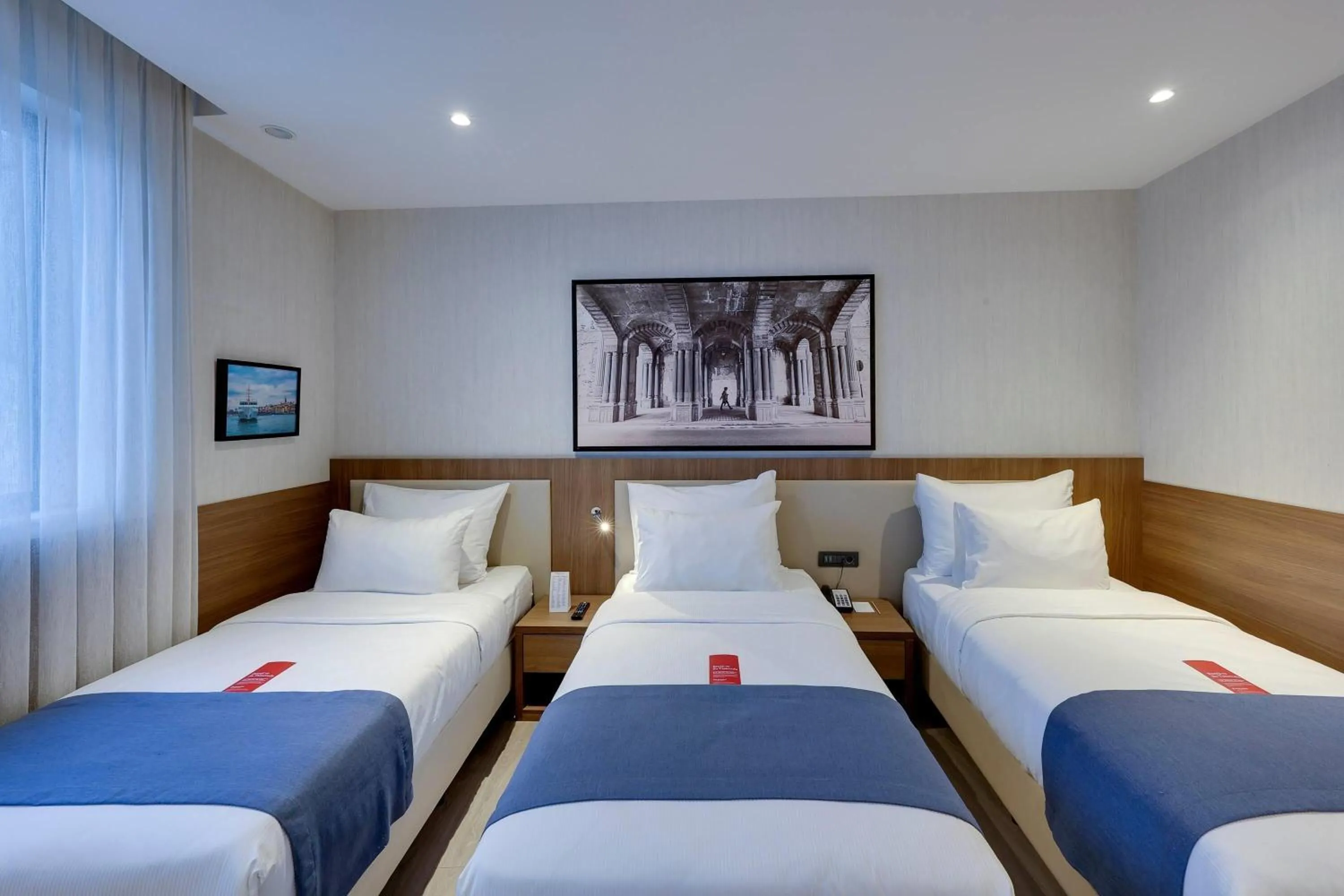 Photo of the whole room, Bed in Ramada by Wyndham Istanbul Old City