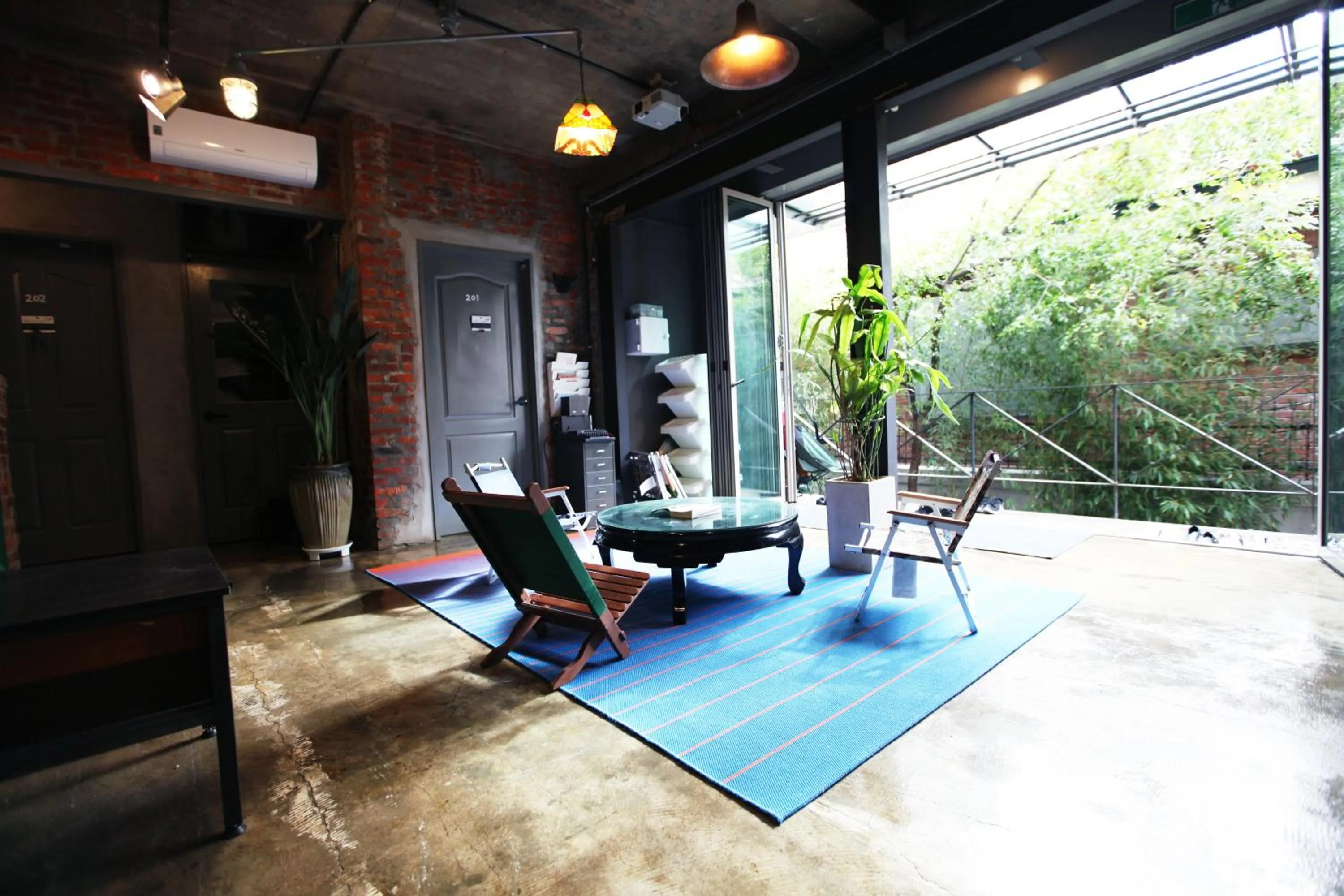 Communal lounge/ TV room in Hongdae Guesthouse Pajamaparty