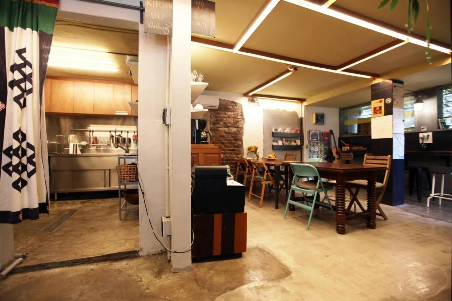 Communal kitchen in Hongdae Guesthouse Pajamaparty