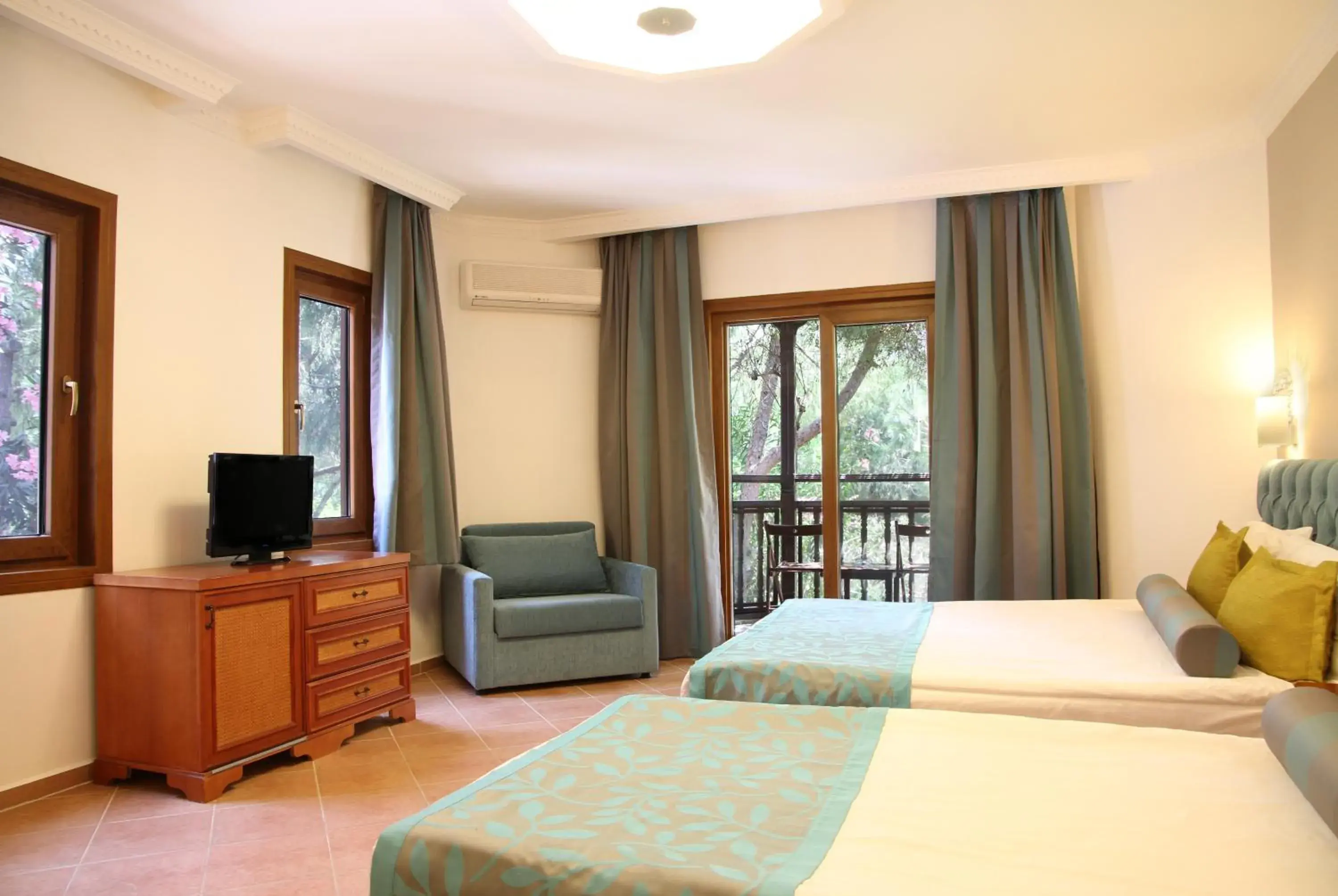 Photo of the whole room, Bed in Selectum Family Resort