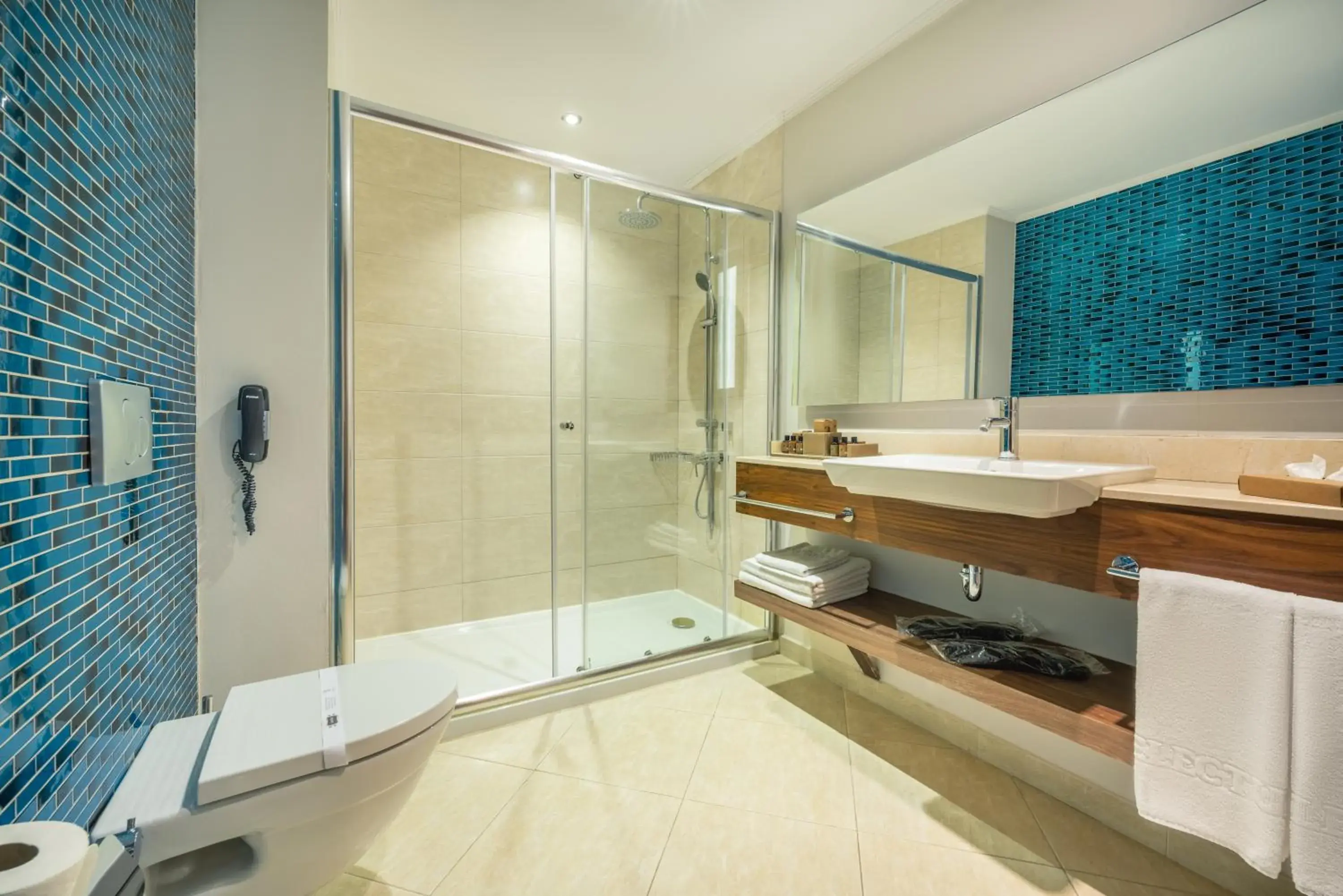 Shower, Bathroom in Selectum Family Resort