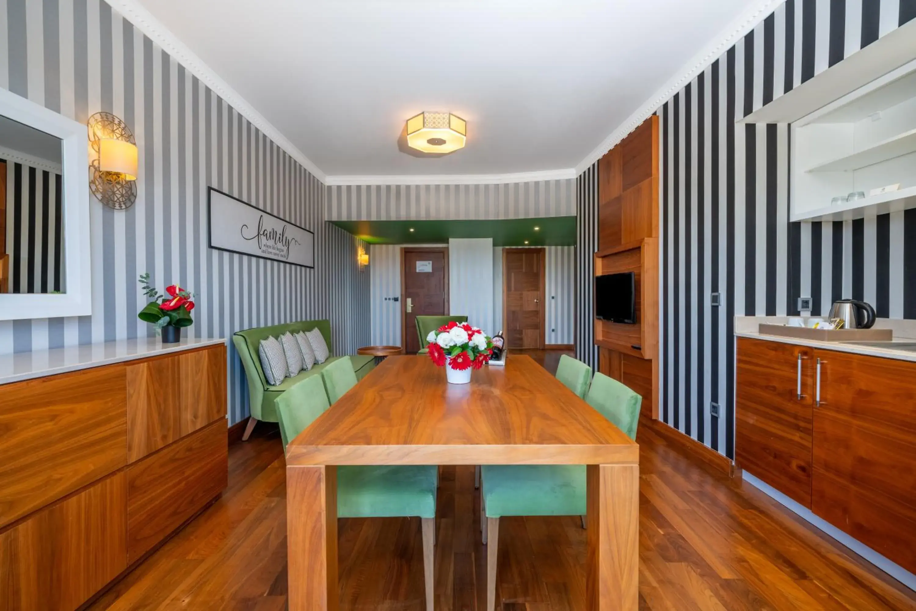 Kitchen or kitchenette, Dining Area in Selectum Family Resort