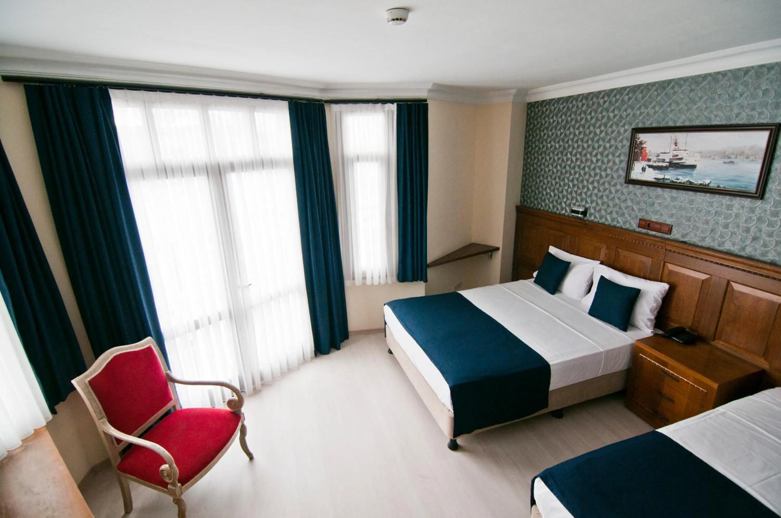 Living room, Bed in Artefes Hotel Old City