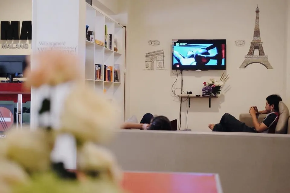 Communal lounge/ TV room in MADOR Malang Dorm Hostel