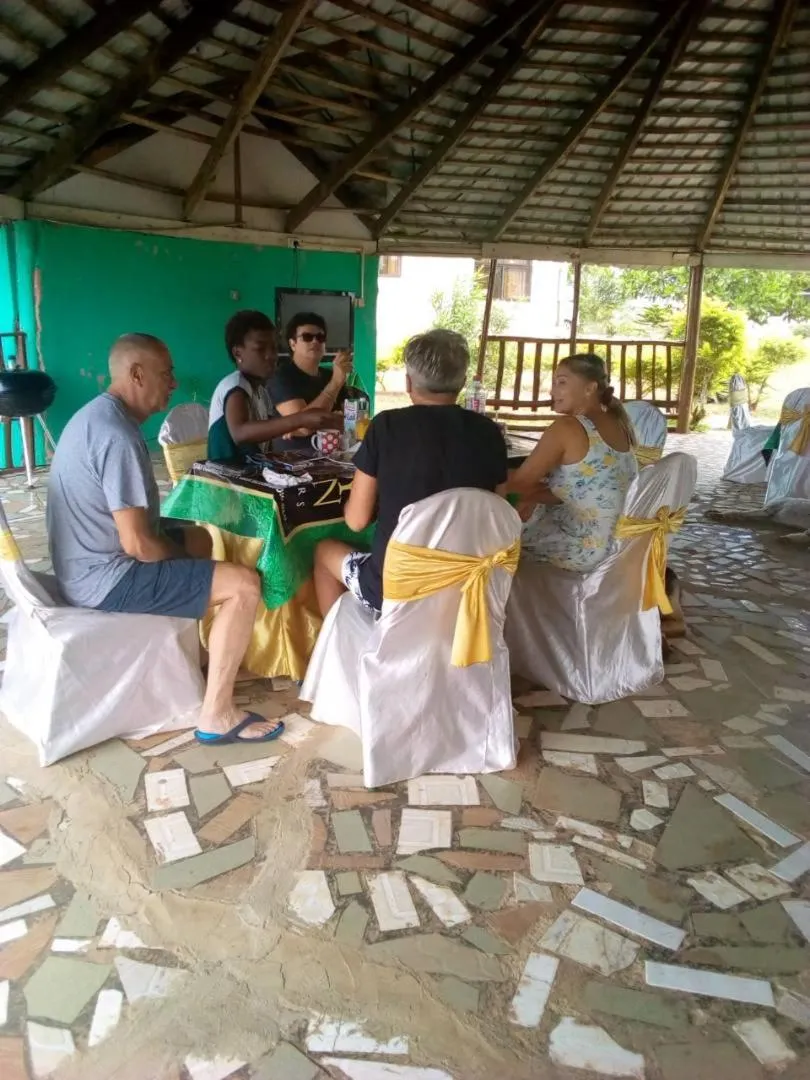 Restaurant/places to eat in Abuesi Beach Resort