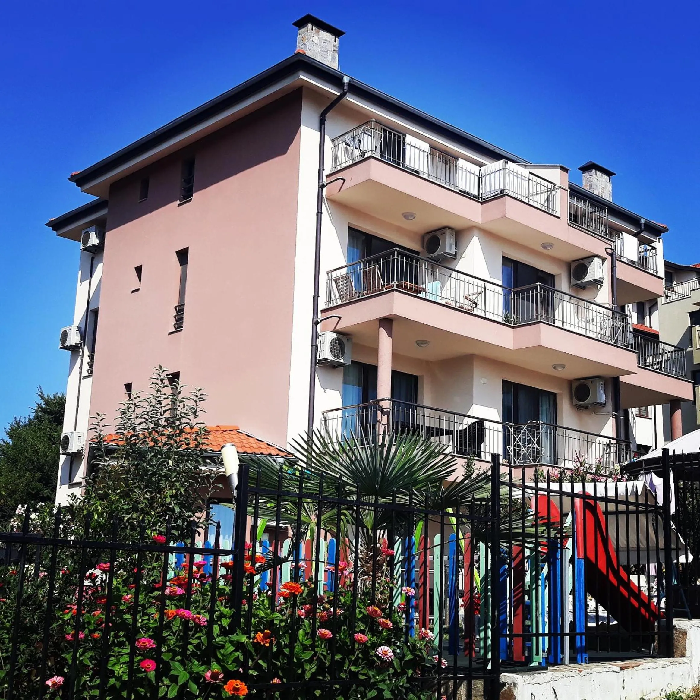 La Mer Apartments