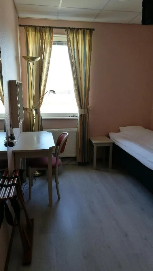 Property building, Bed in Åkerby Herrgård