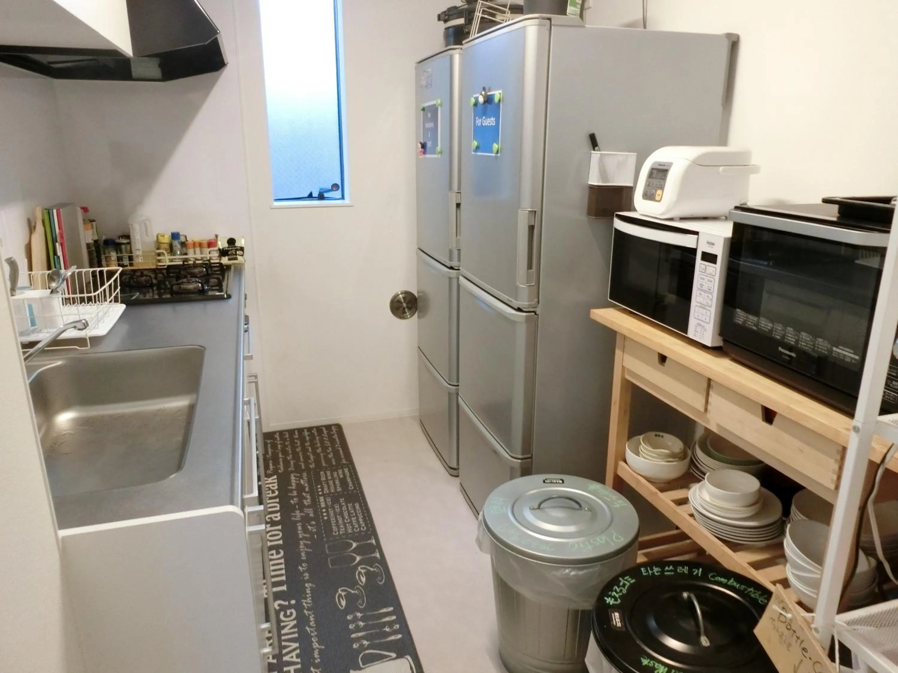 Communal kitchen in Plage Yuigahama