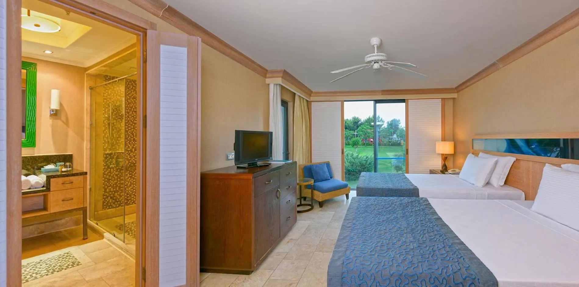 Communal lounge/ TV room, Bed in Lykia World Links Golf Antalya