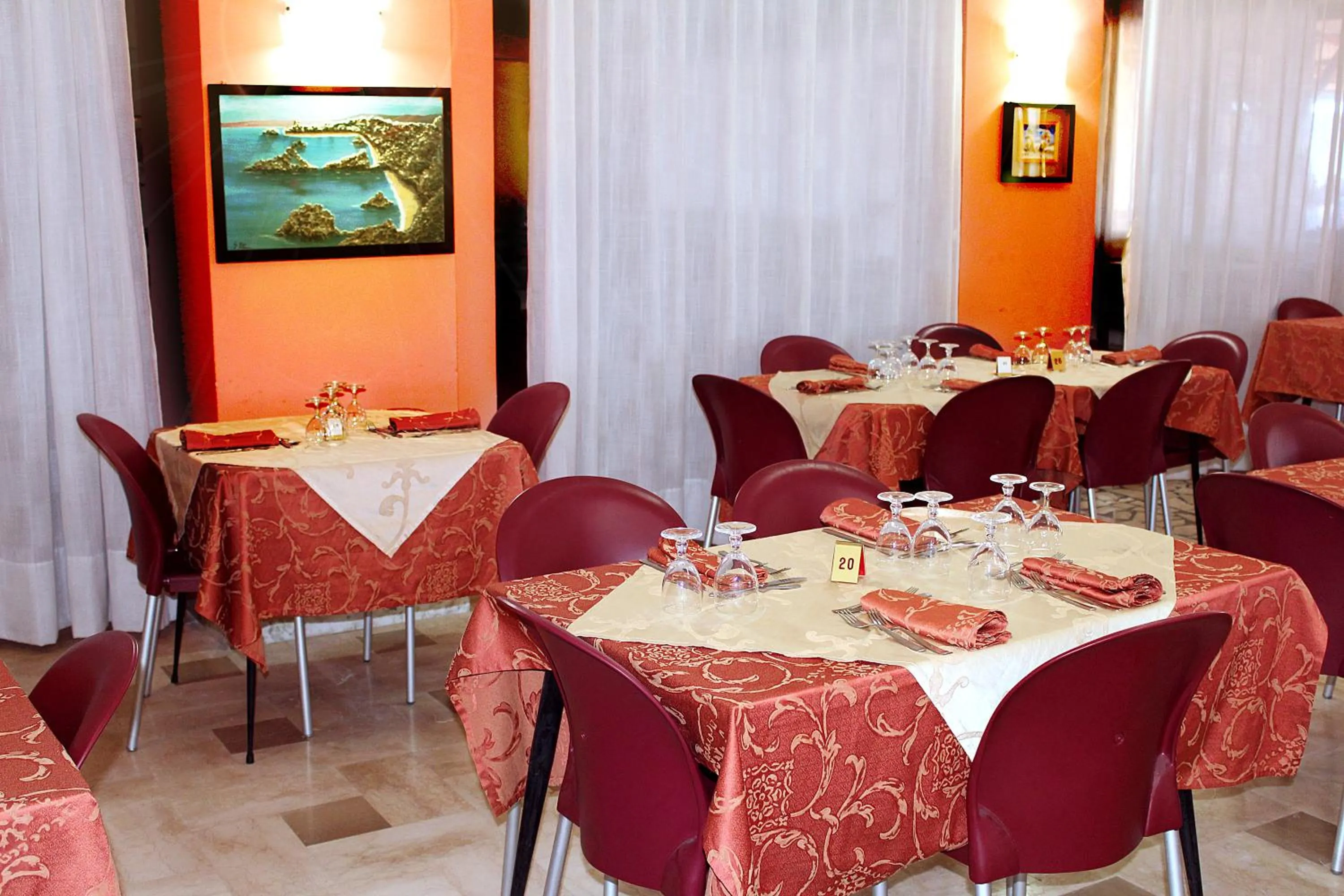 Restaurant/places to eat in Hotel South Paradise