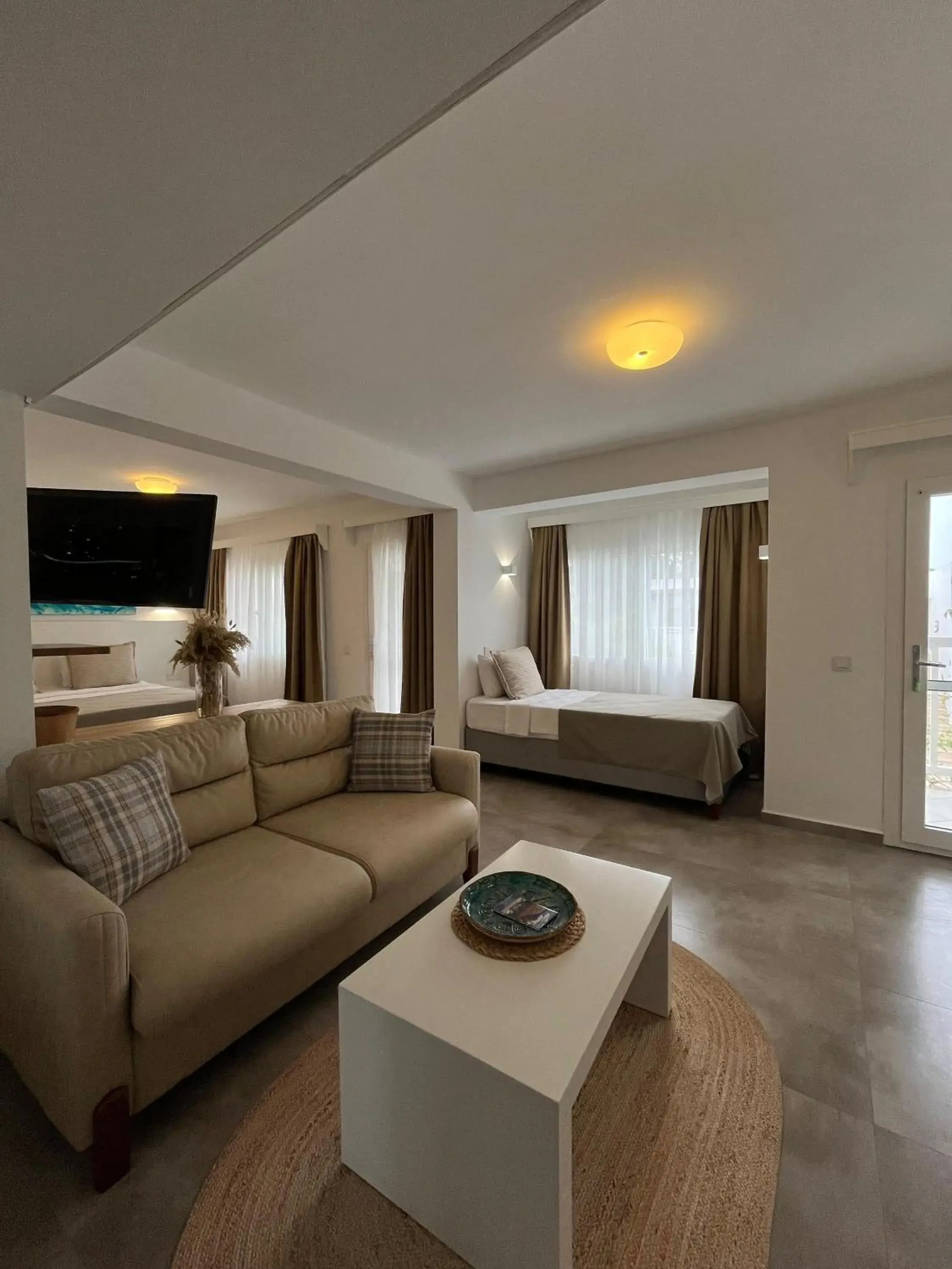 Living room, Bed in Hotel Gumusluk Living room, Bed in Hotel Gumusluk