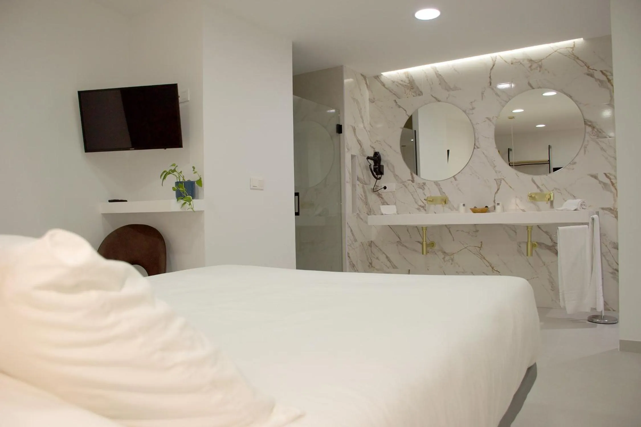 Photo of the whole room, Bed in Gran Hotel Toledo