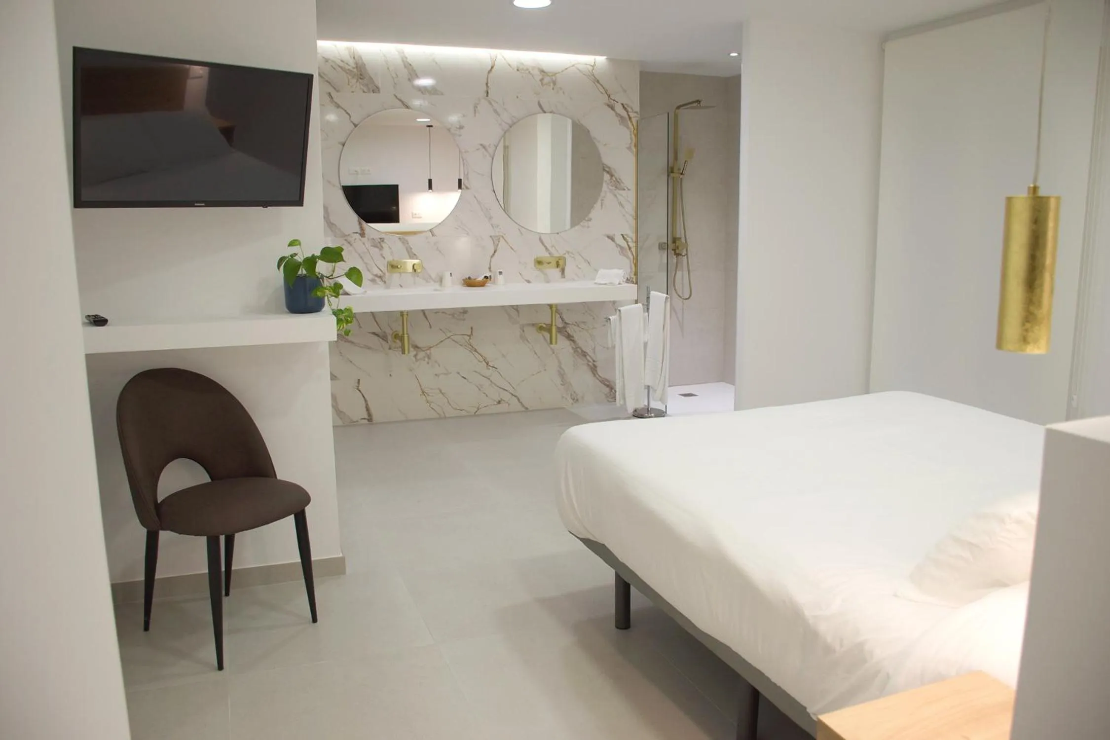 Photo of the whole room, Bed in Gran Hotel Toledo