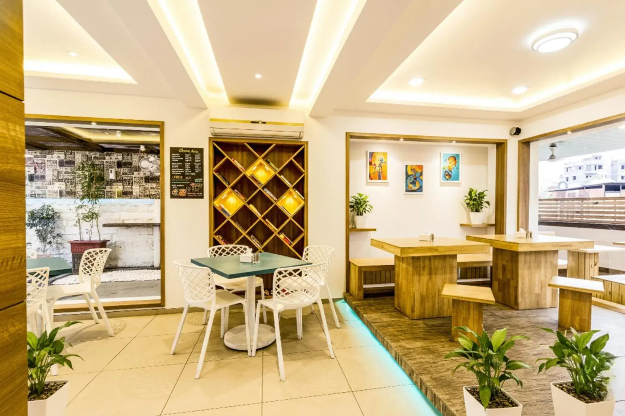 Restaurant/places to eat in FabHotel Imperio - Nr Baner Hill Restaurant/places to eat in FabHotel Imperio - Nr Baner Hill