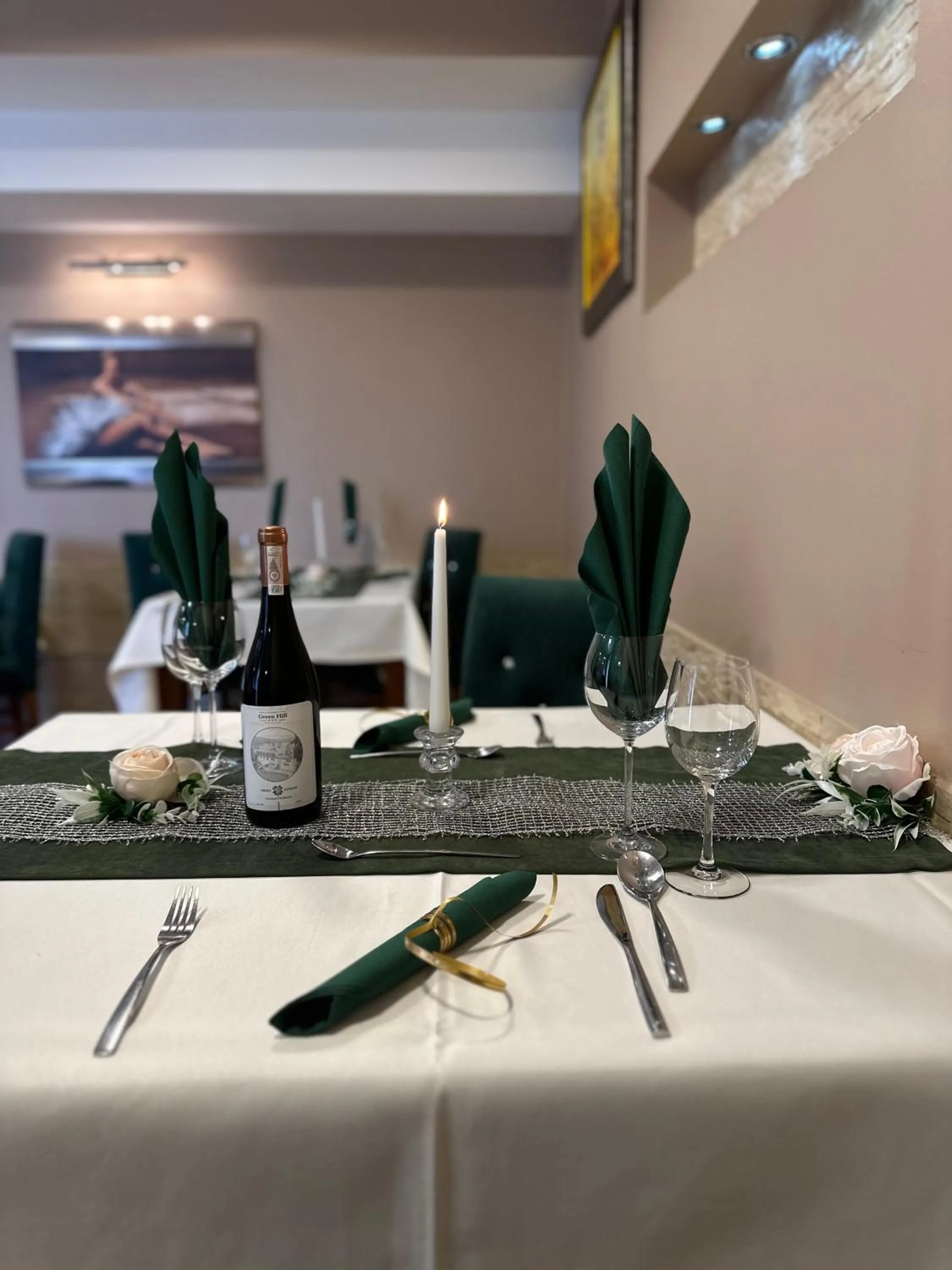 Restaurant/places to eat in Centrum Green Hill Business & SPA