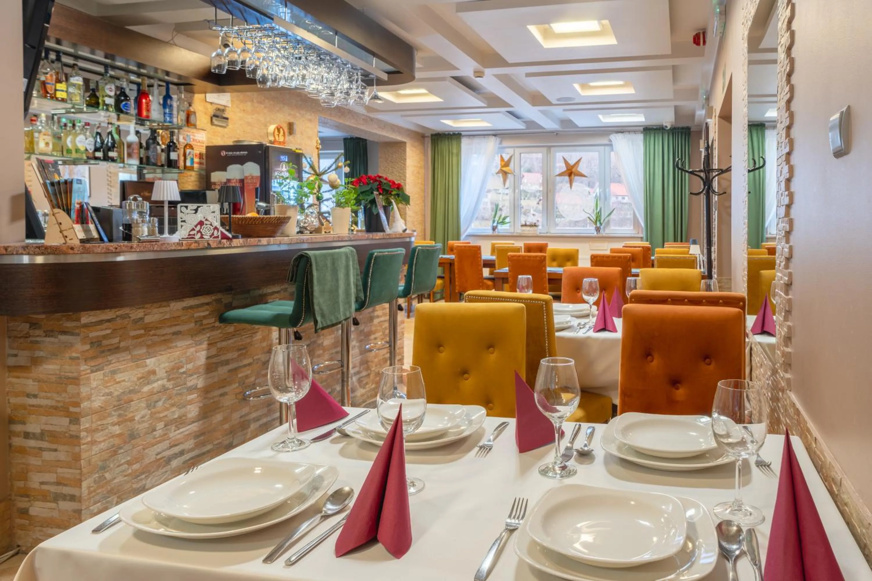 Restaurant/places to eat in Centrum Green Hill Business & SPA