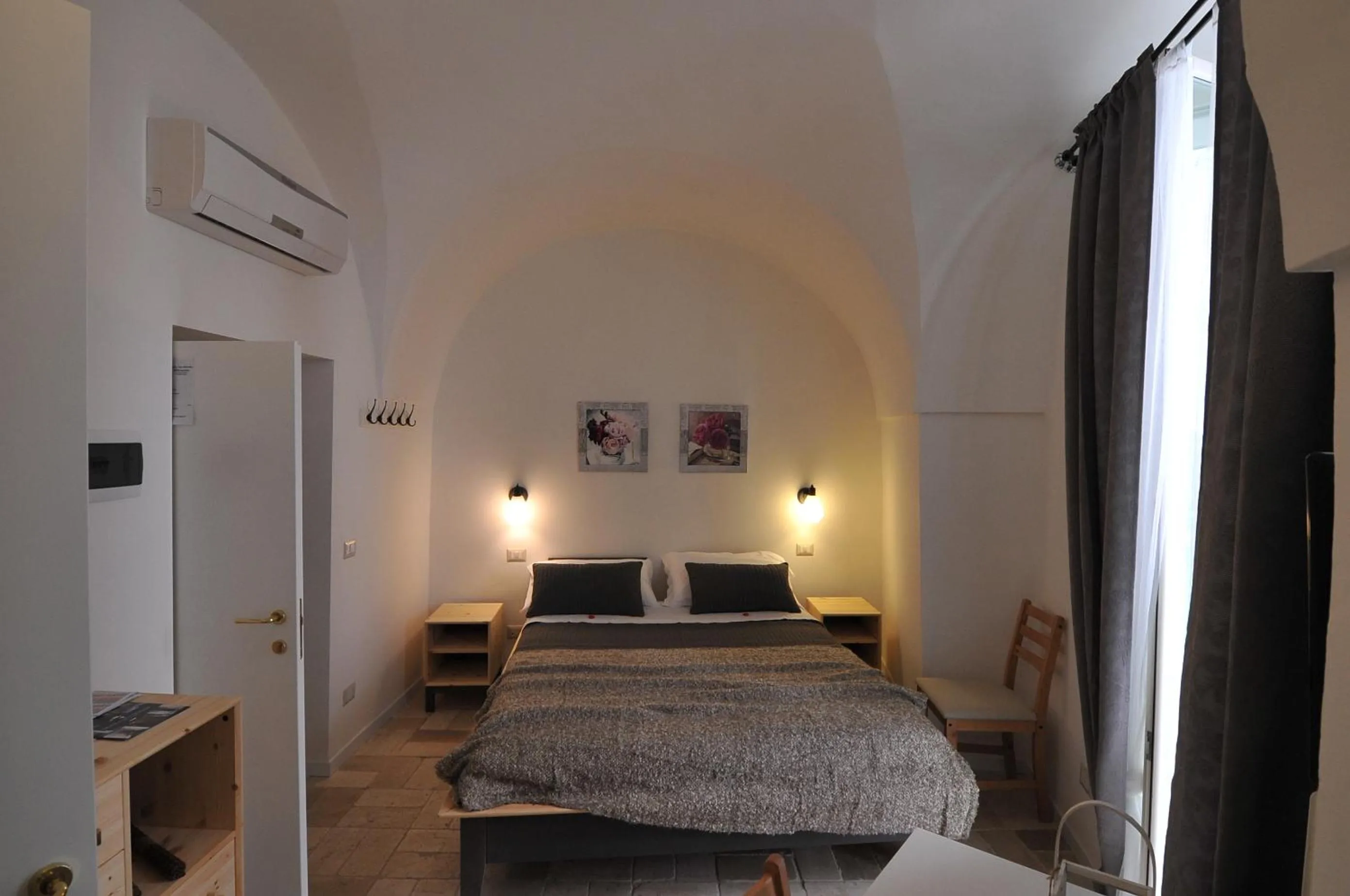 Photo of the whole room, Bed in Porta San Michele
