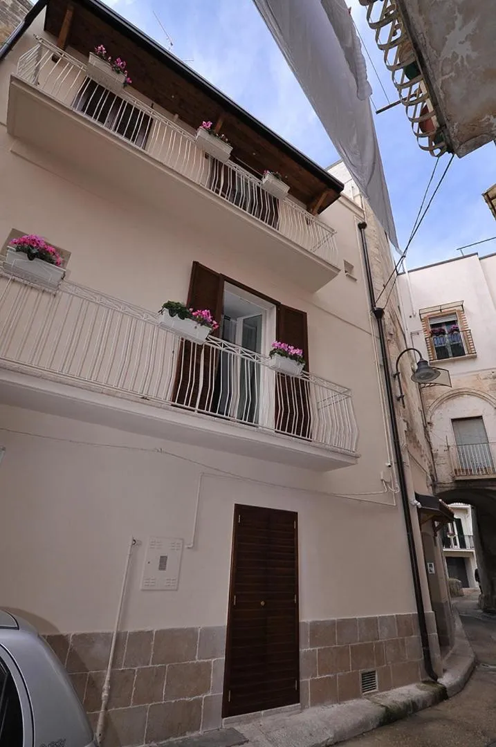 Property building in Porta San Michele
