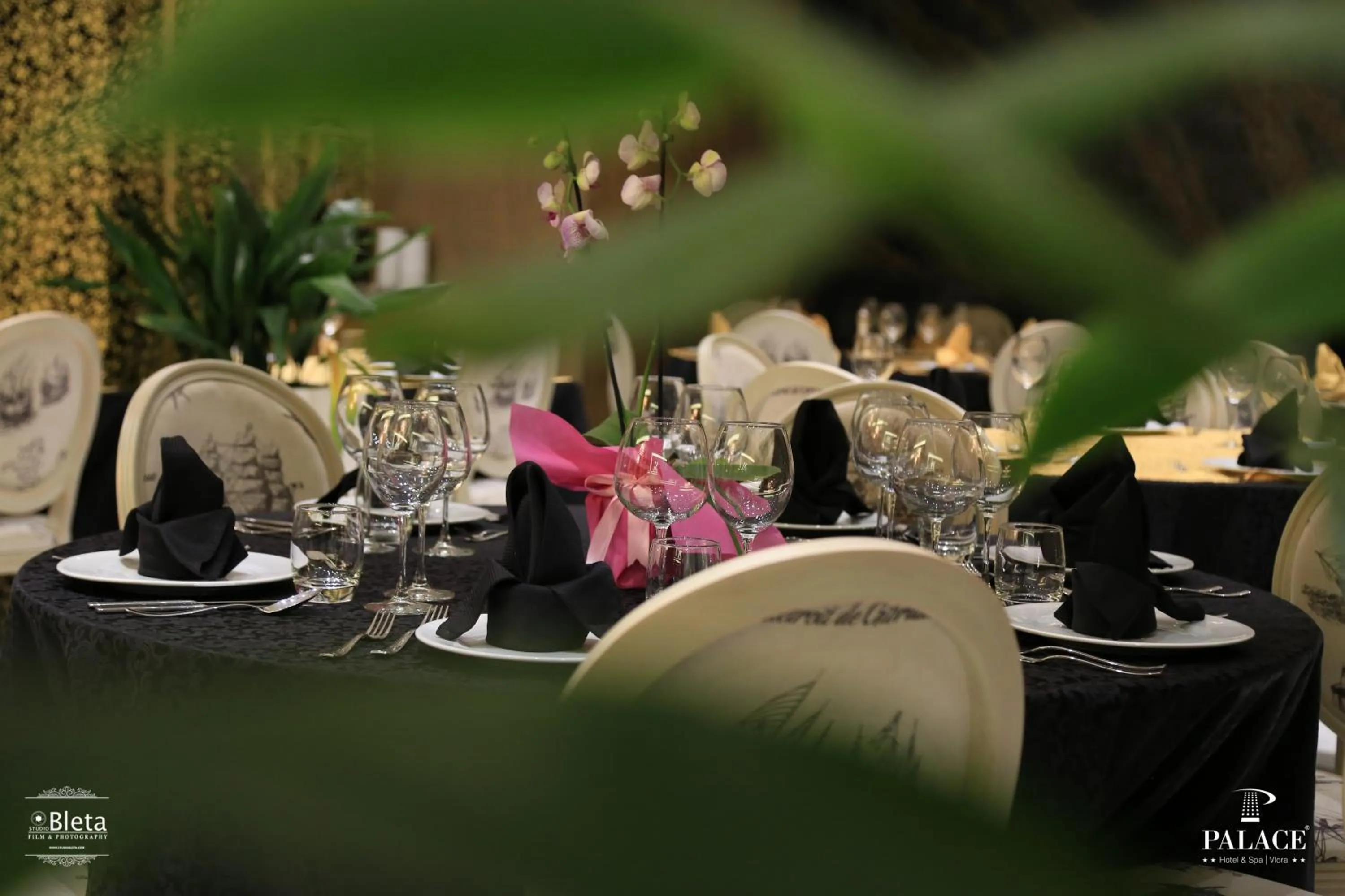 Restaurant/places to eat in Hotel Palace