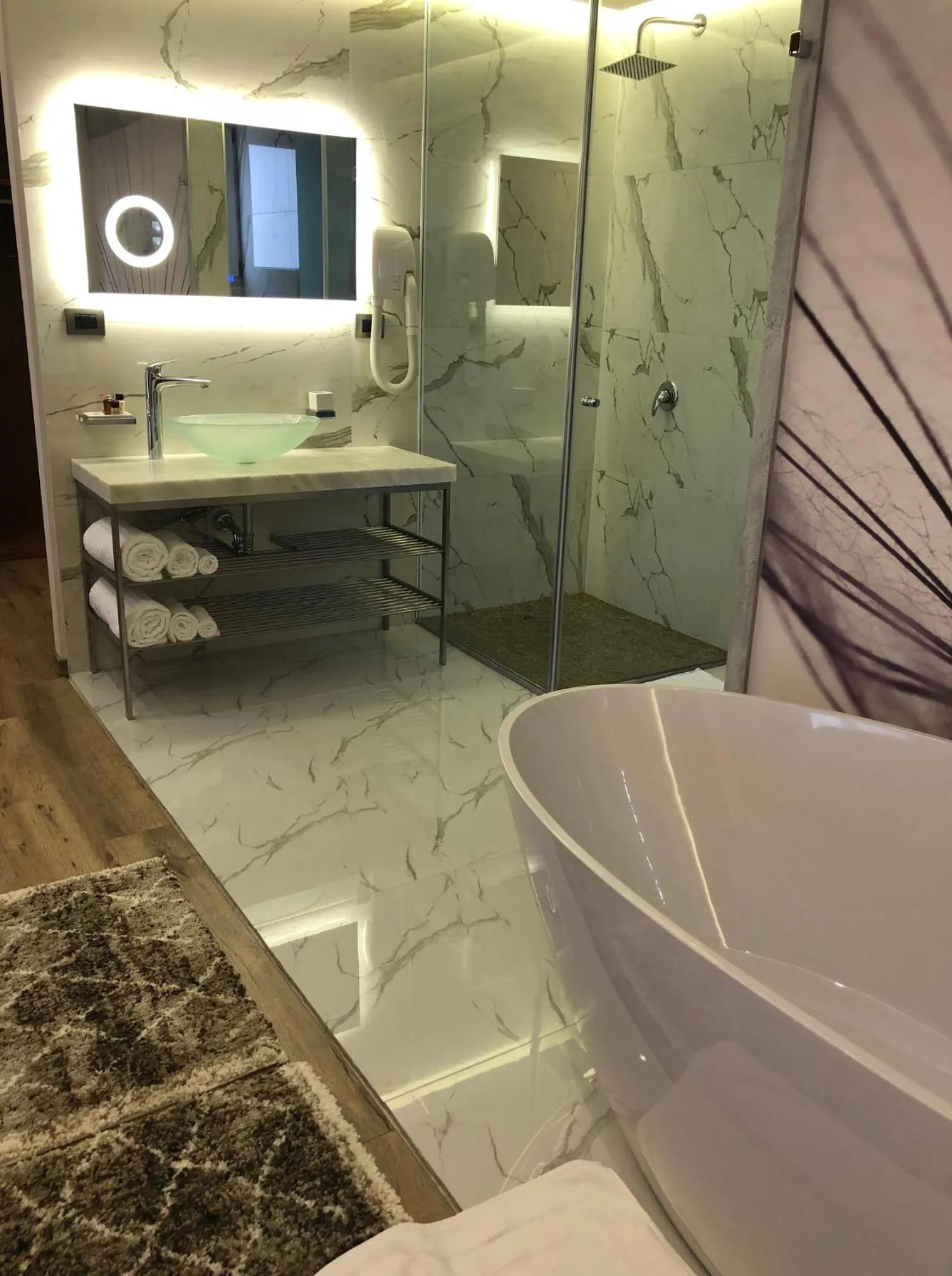 Shower in Hotel Palace