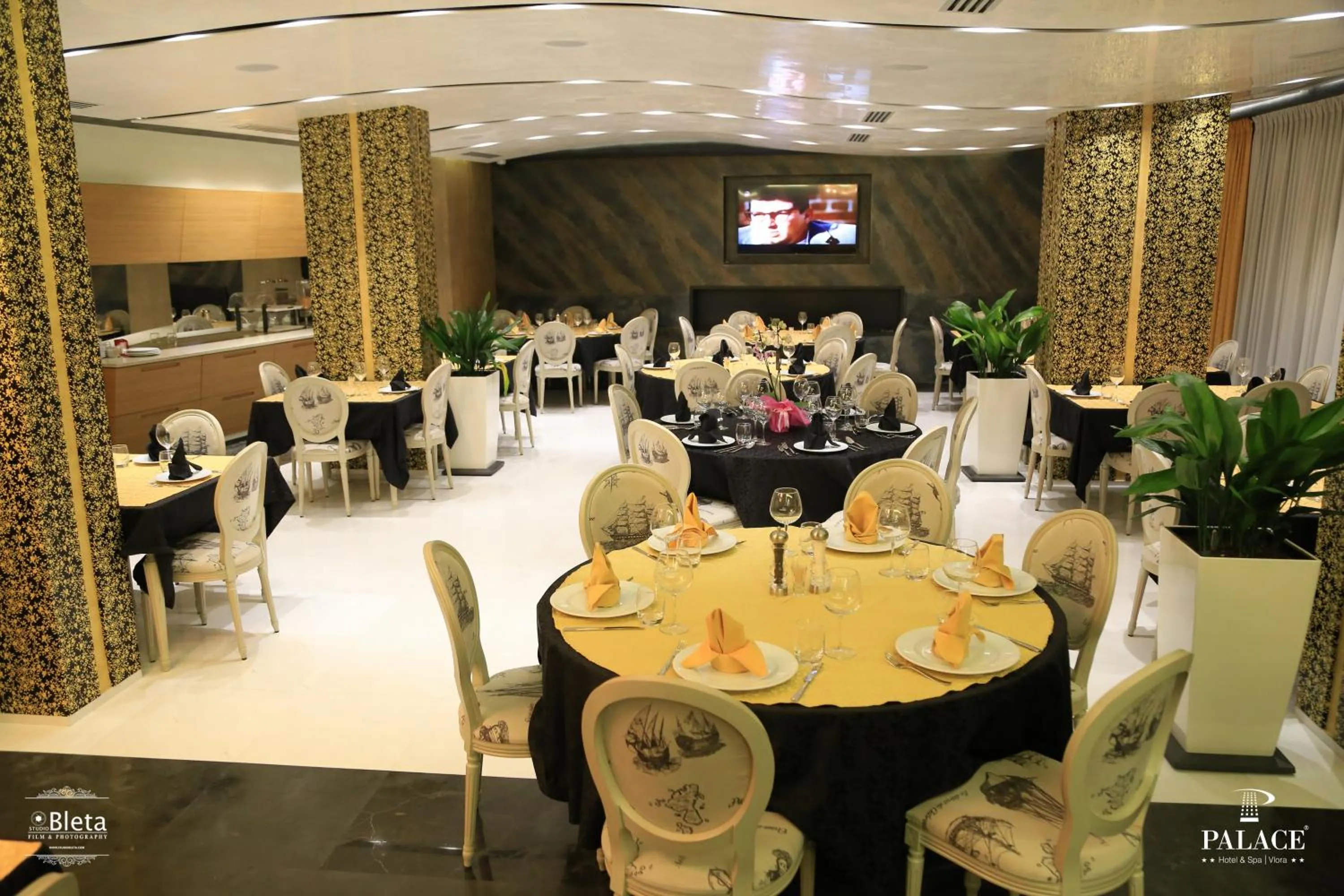 Restaurant/places to eat in Hotel Palace