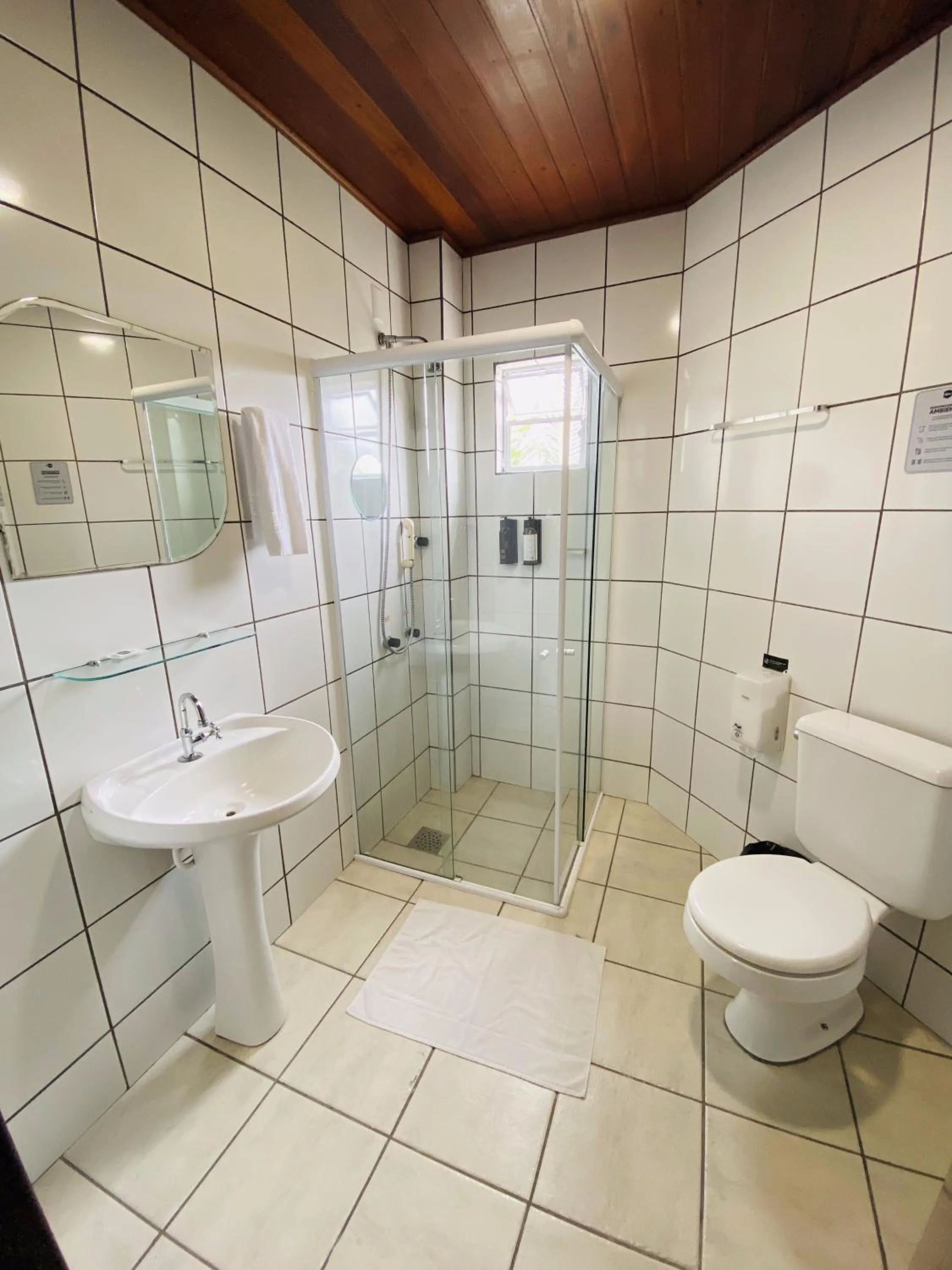 Toilet in Real NOB Hotel