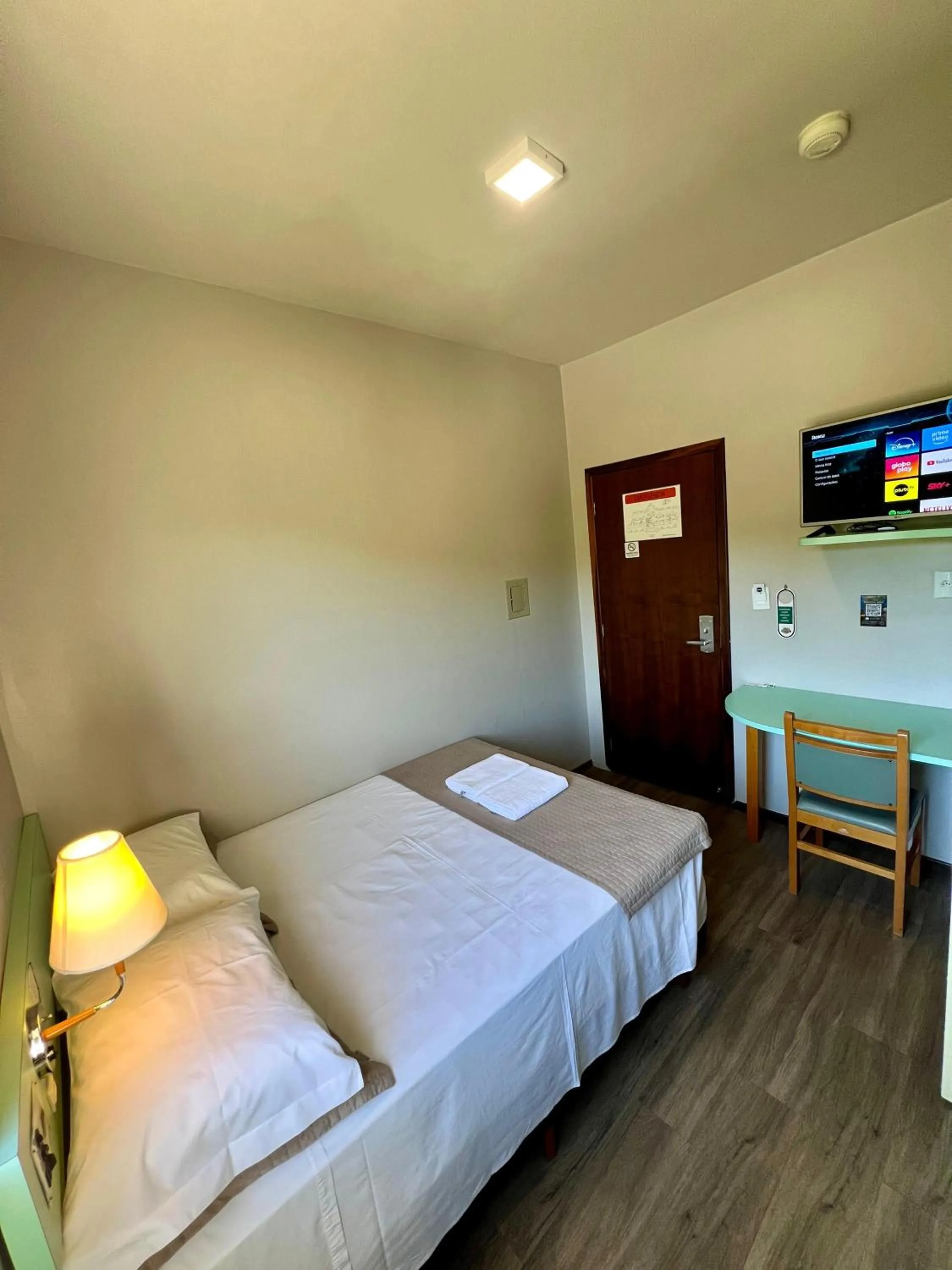 Photo of the whole room, Bed in Real NOB Hotel