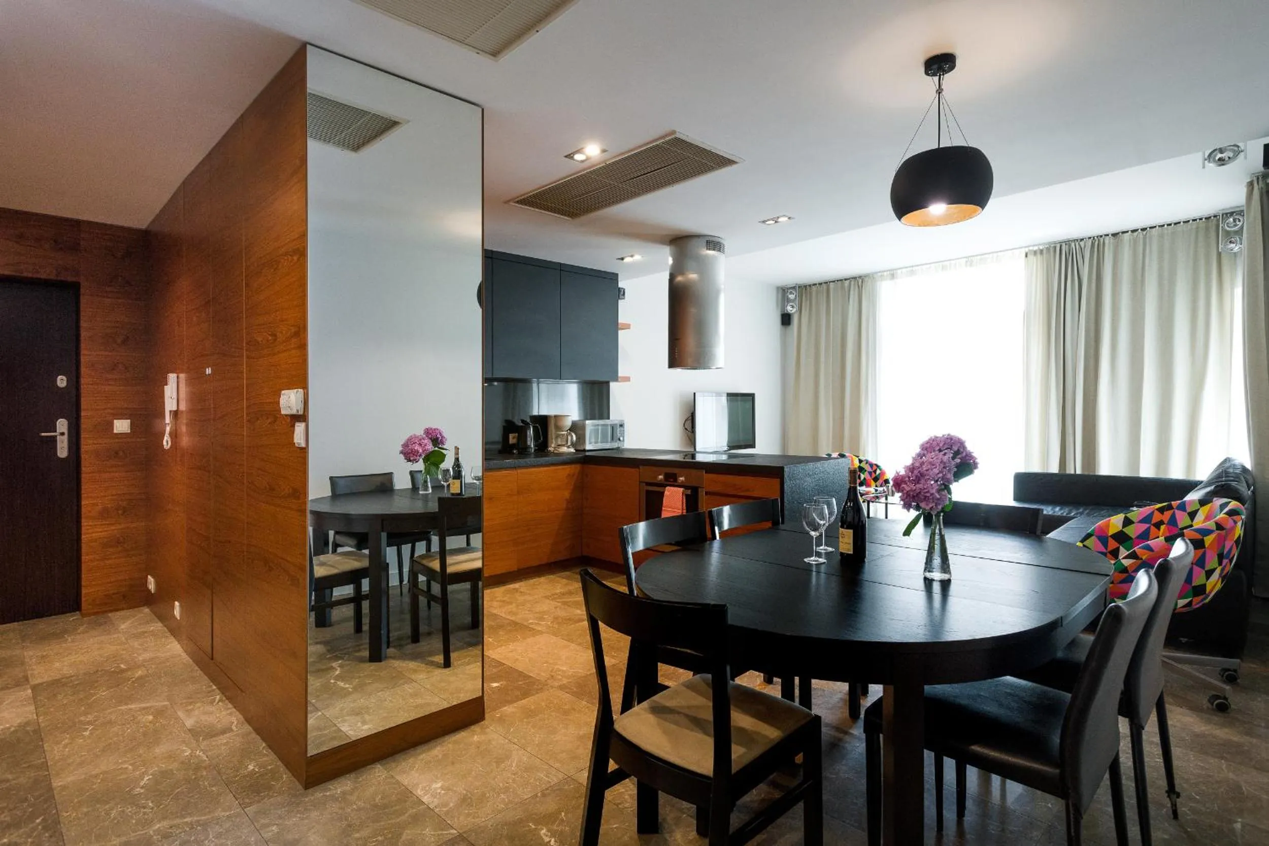 Kitchen or kitchenette in Yourplace Biskupia Old Town Apartments