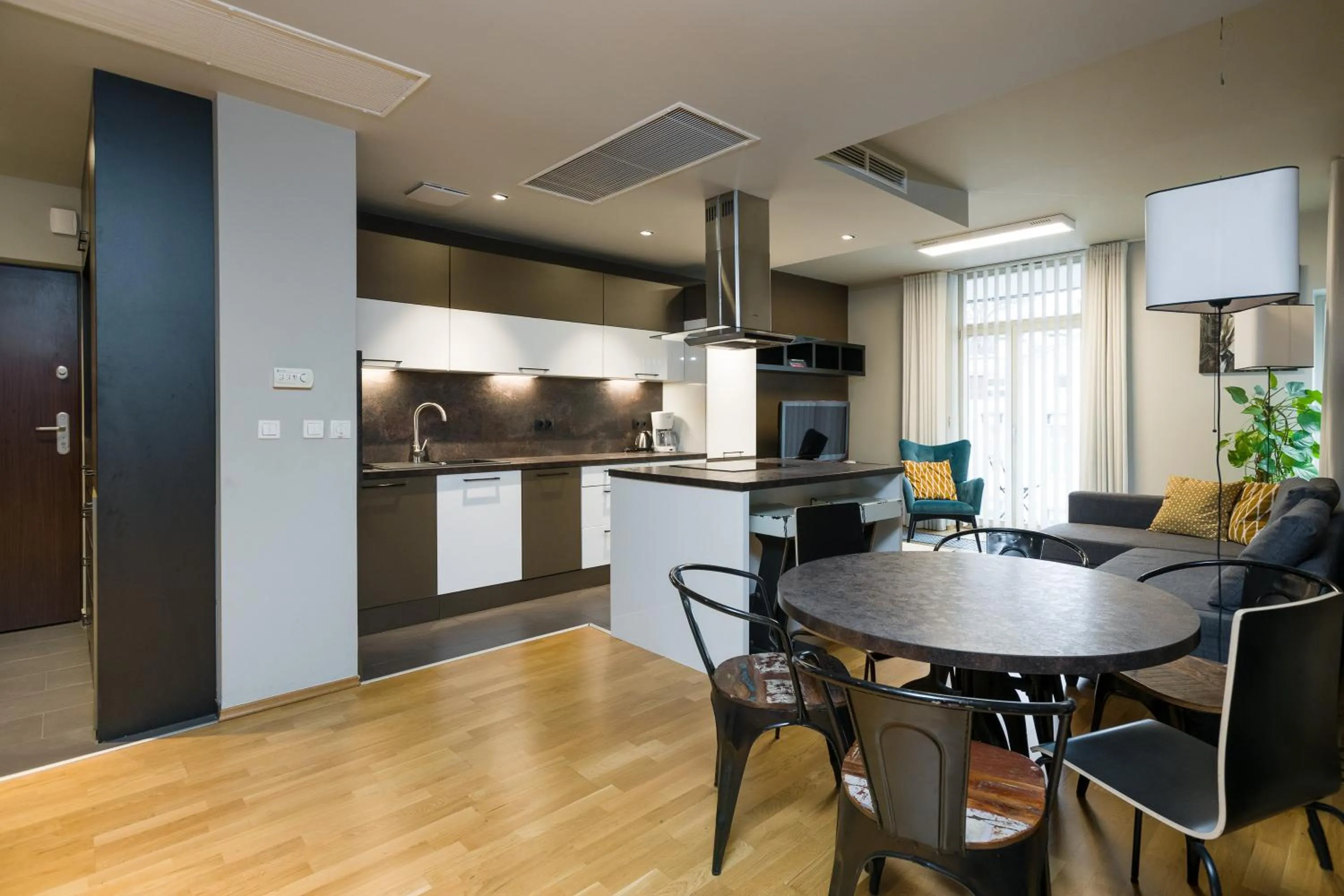 Kitchen or kitchenette in Yourplace Biskupia Old Town Apartments