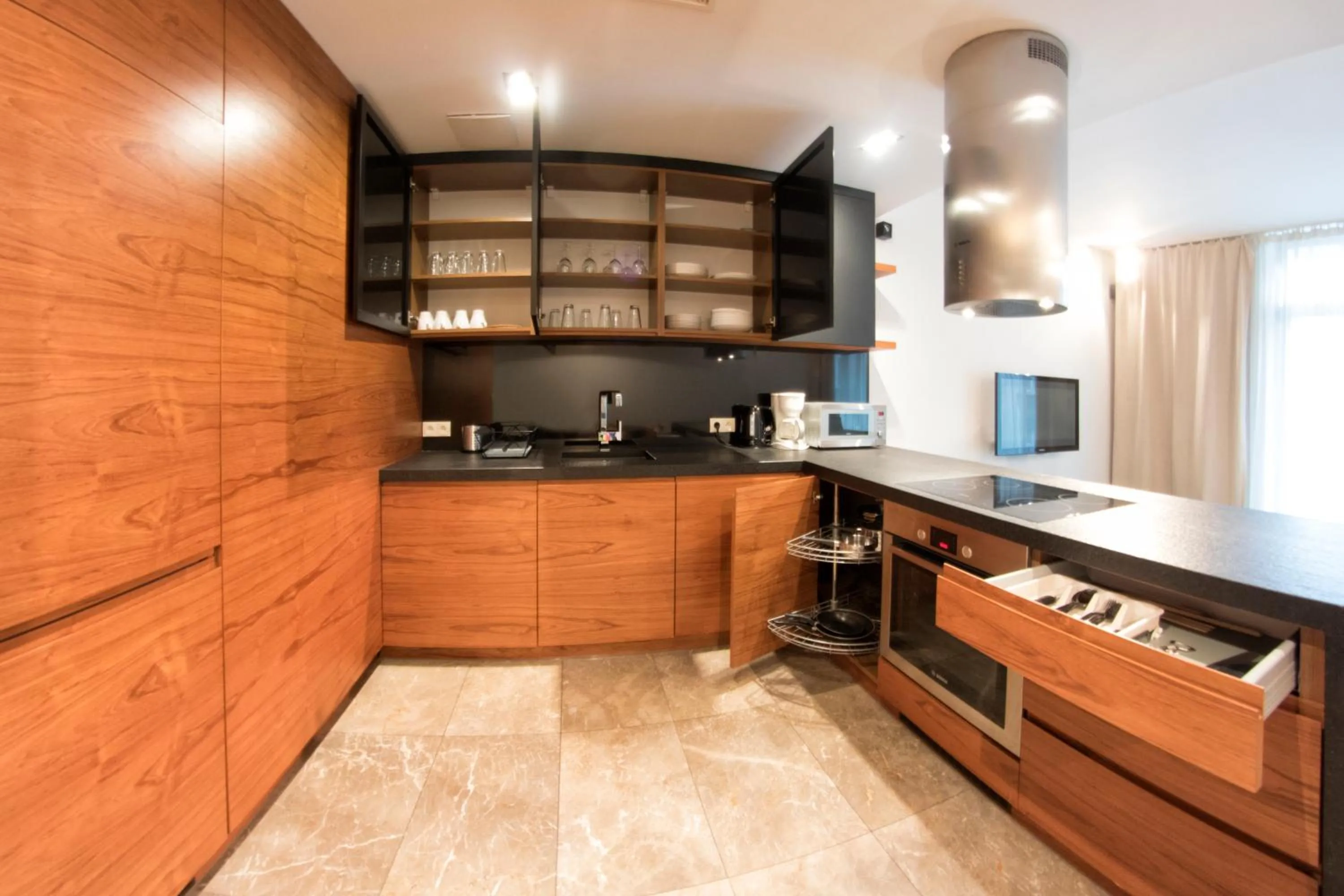 Kitchen or kitchenette in Yourplace Biskupia Old Town Apartments