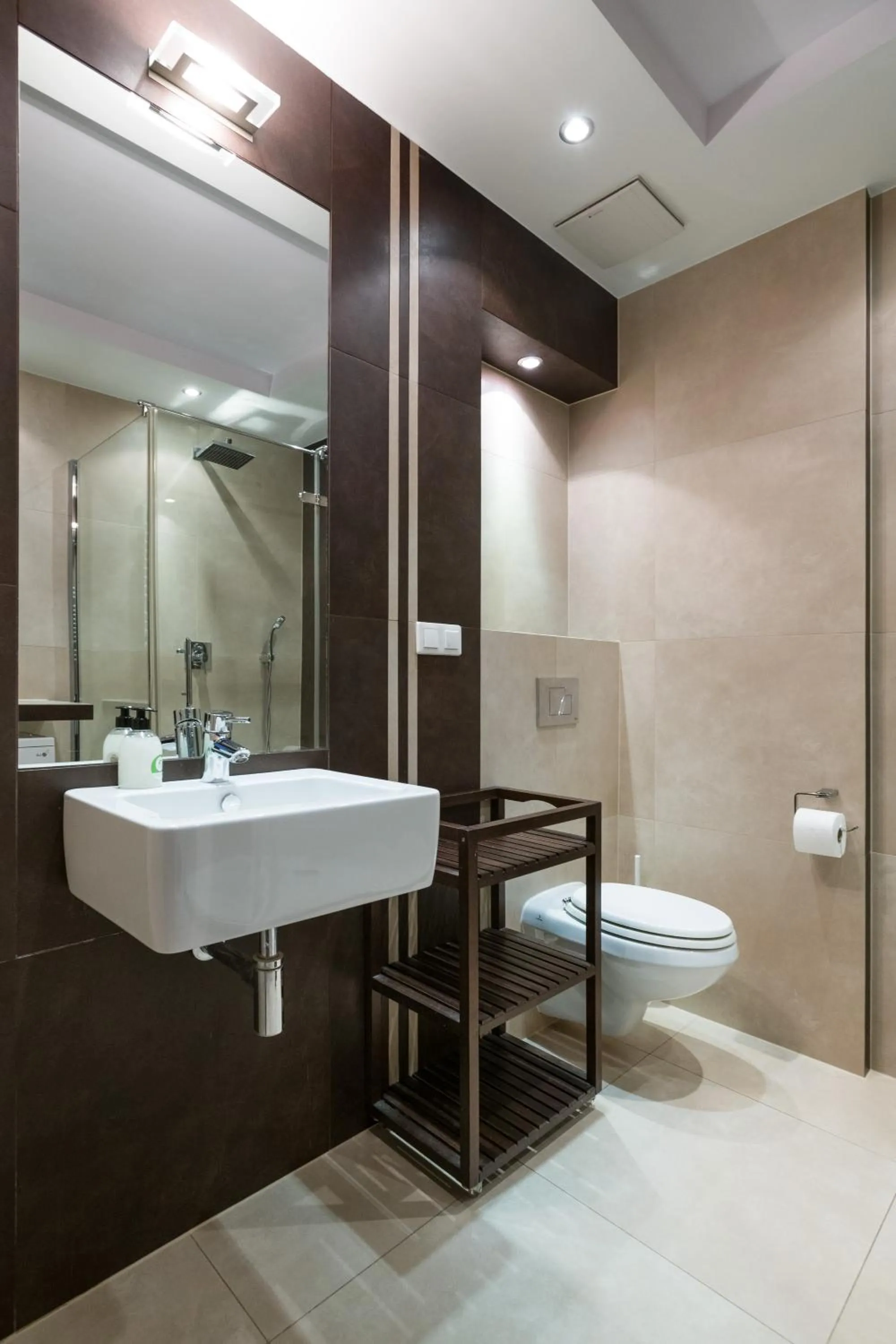 Bathroom in Yourplace Biskupia Old Town Apartments