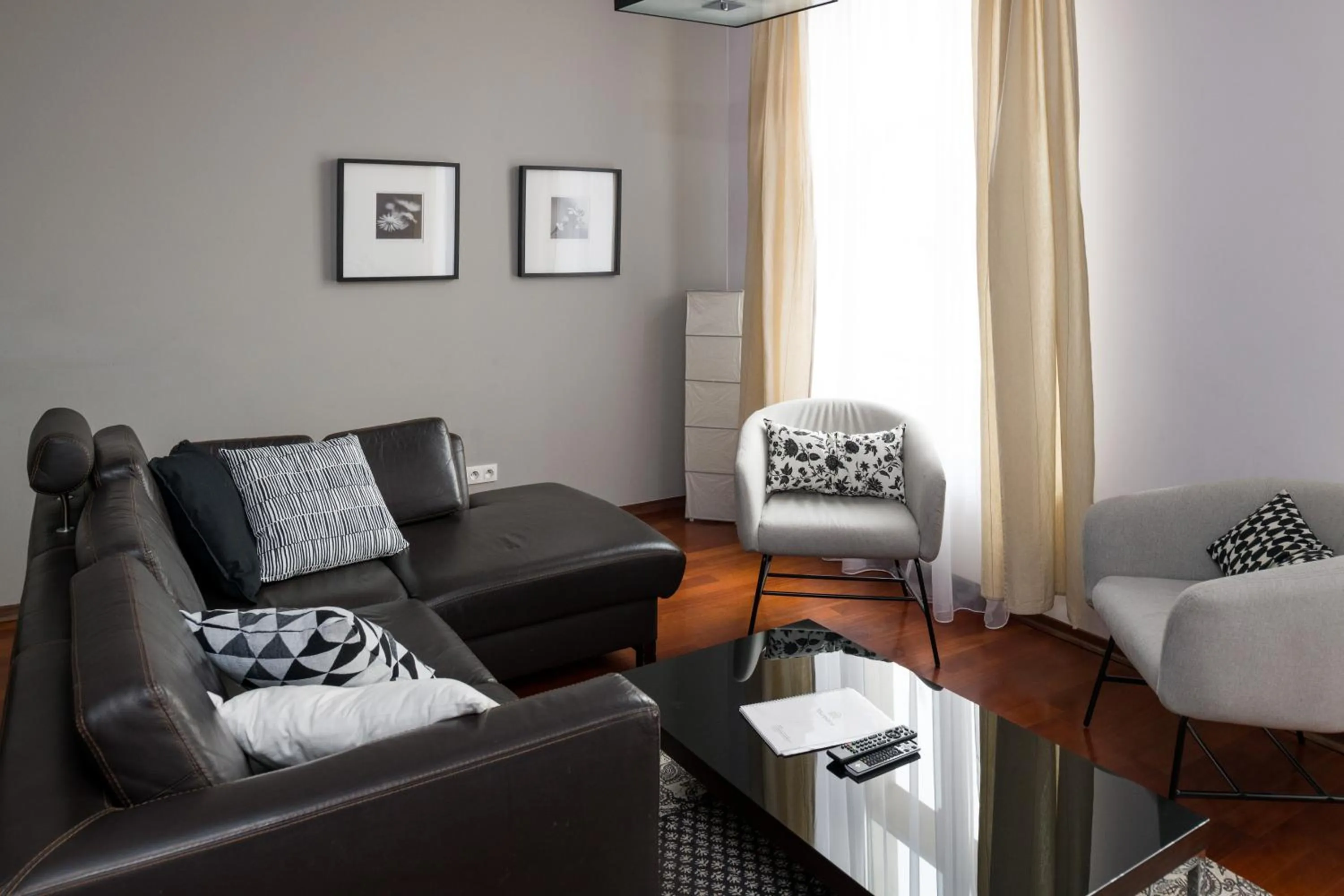 Communal lounge/ TV room in Yourplace Biskupia Old Town Apartments