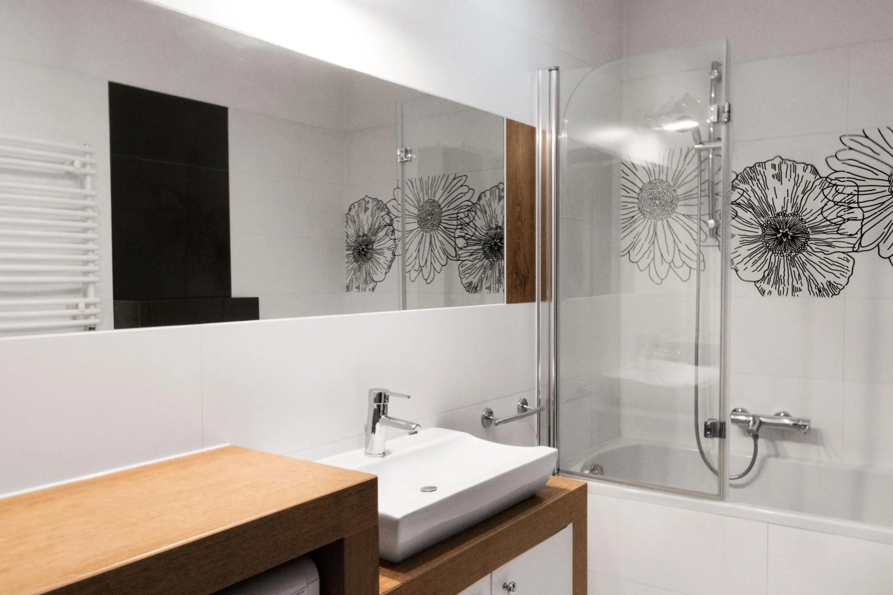 Shower in Yourplace Biskupia Old Town Apartments