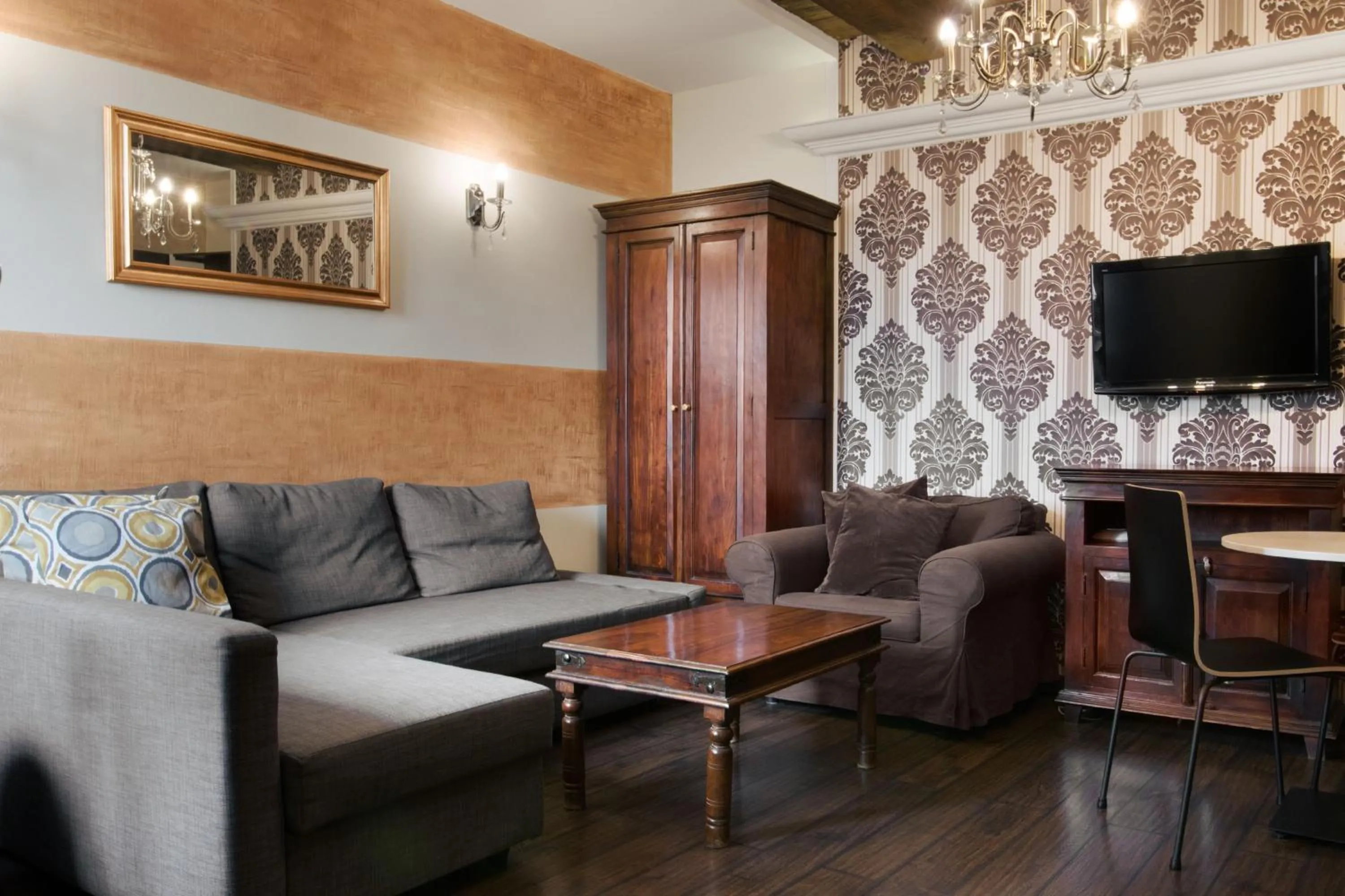 TV and multimedia in Yourplace Biskupia Old Town Apartments