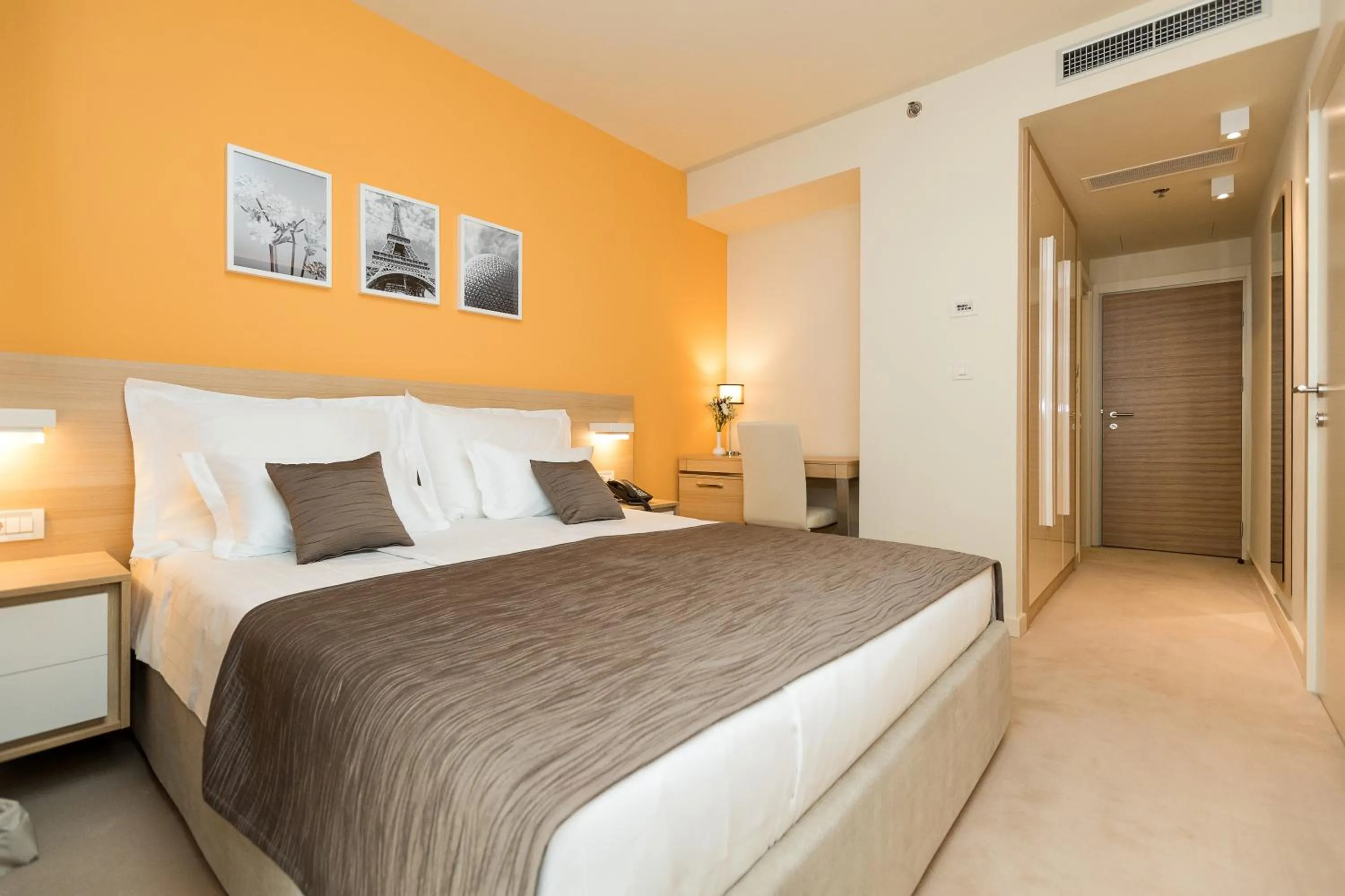 Bedroom, Bed in Hotel Crikvenica