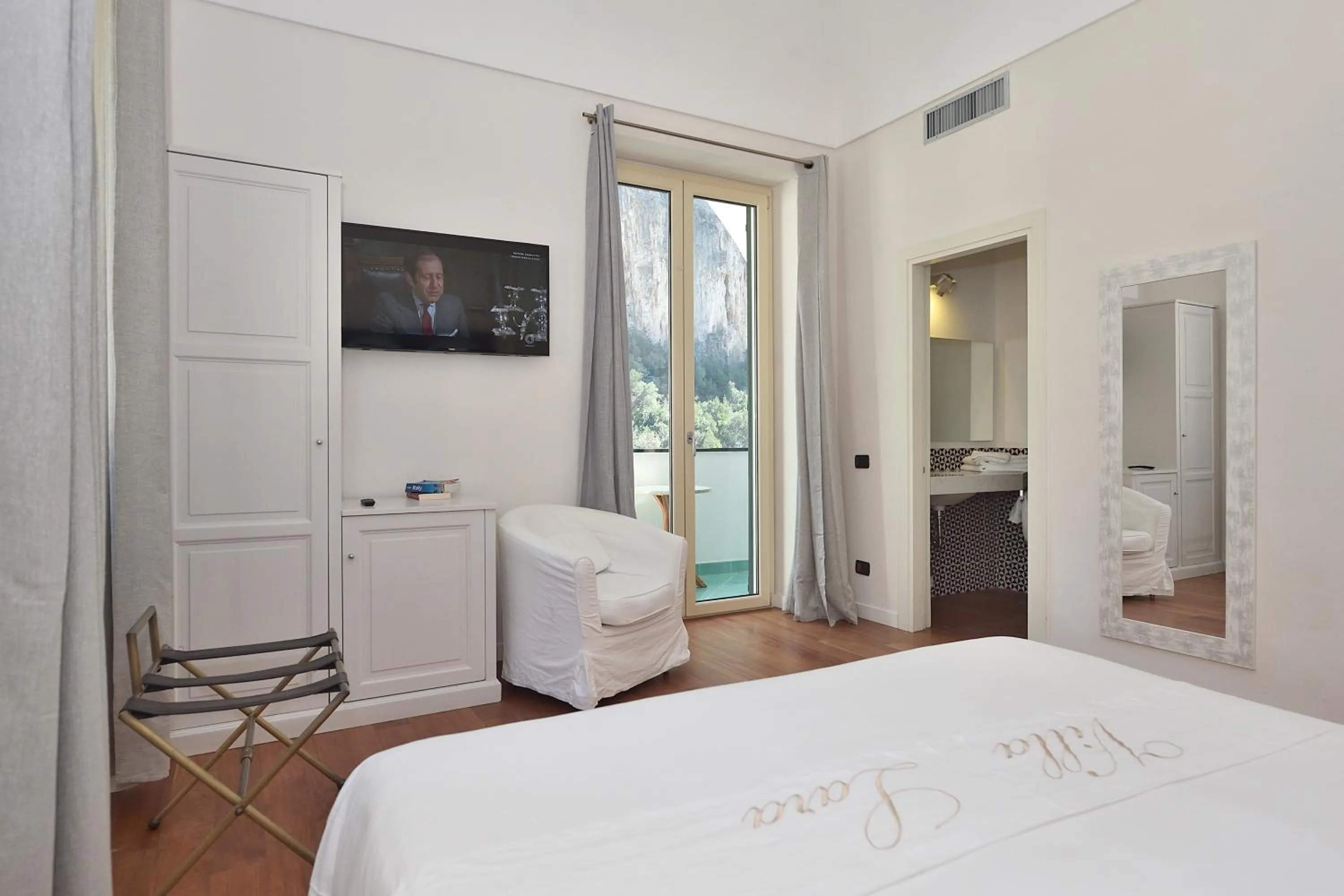 Bed in Villa Lara Hotel