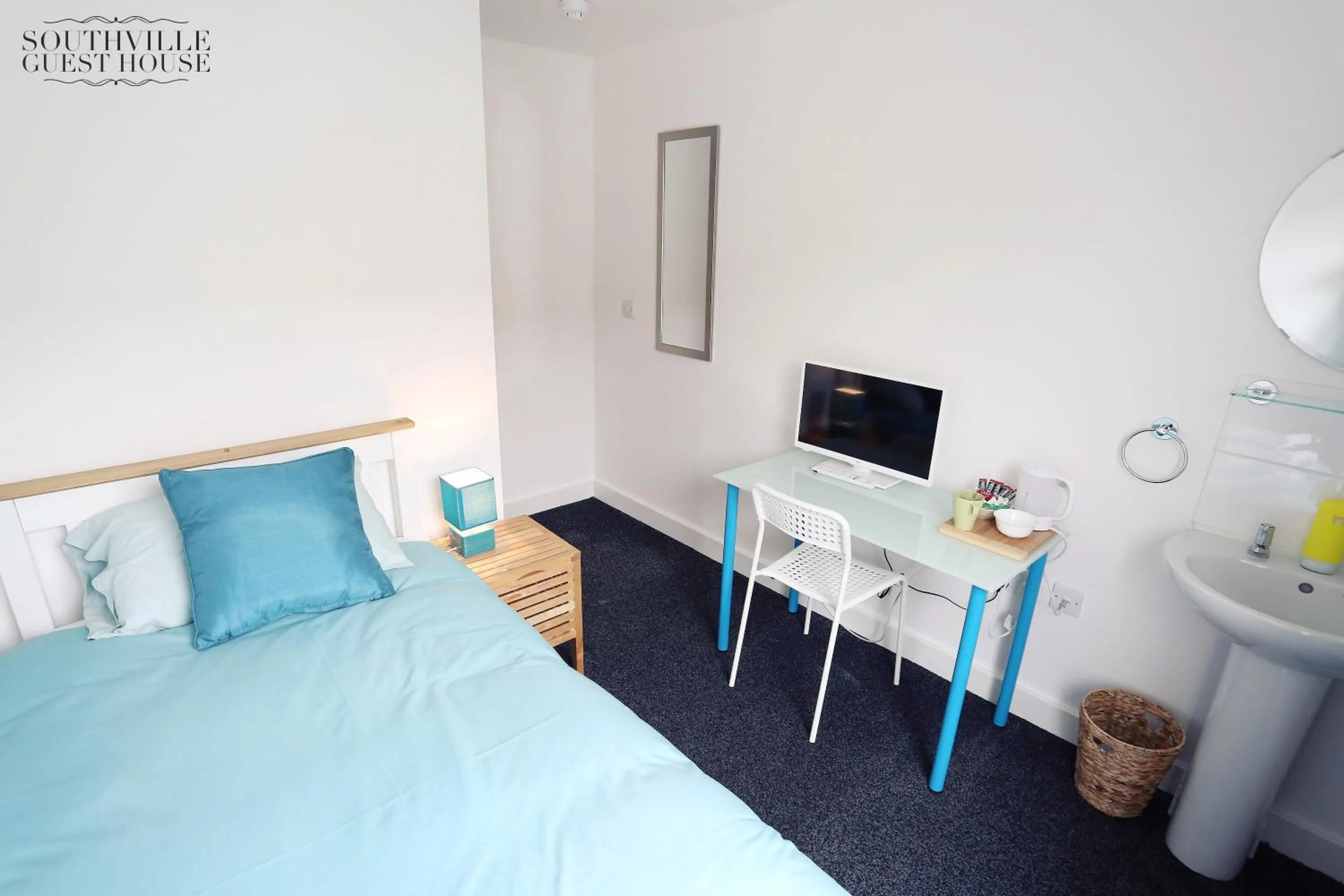 TV and multimedia, Bed in Southville Guest House