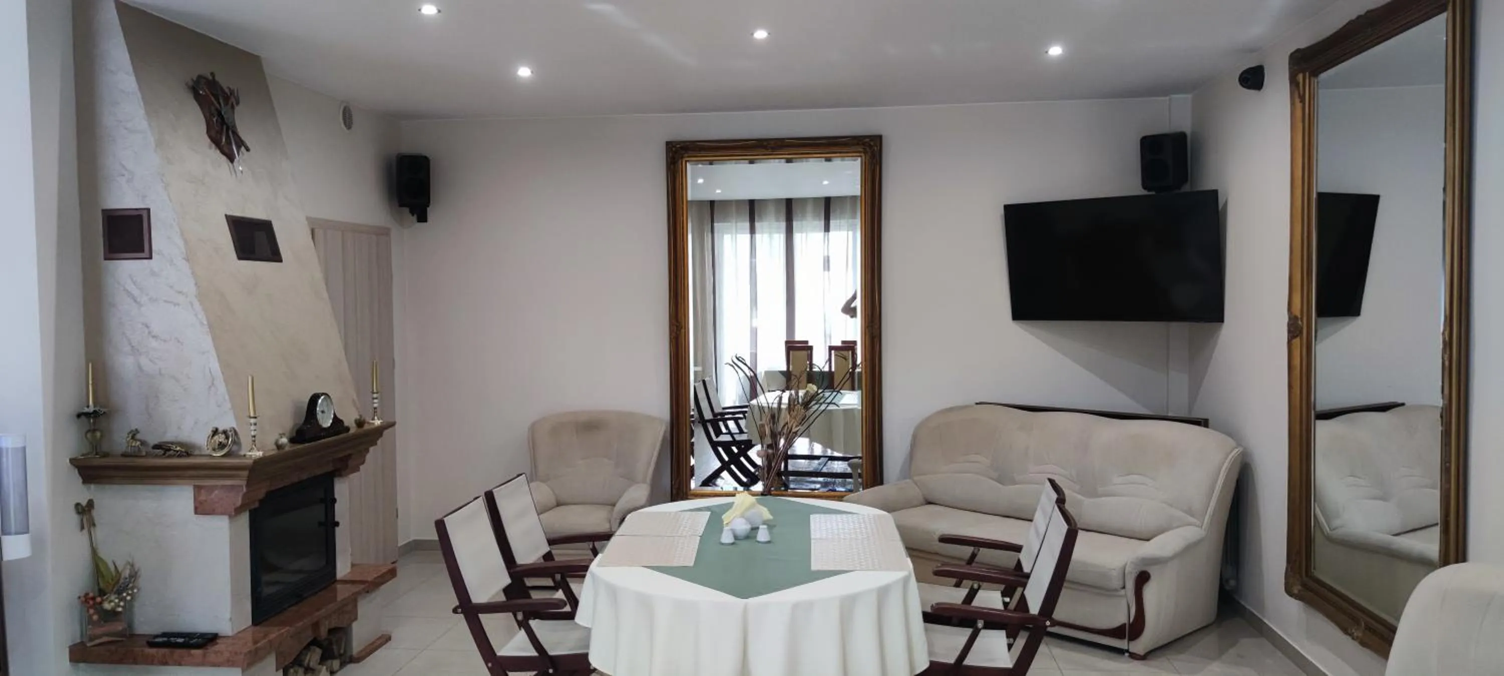 Dining area in Villa Gdańsk