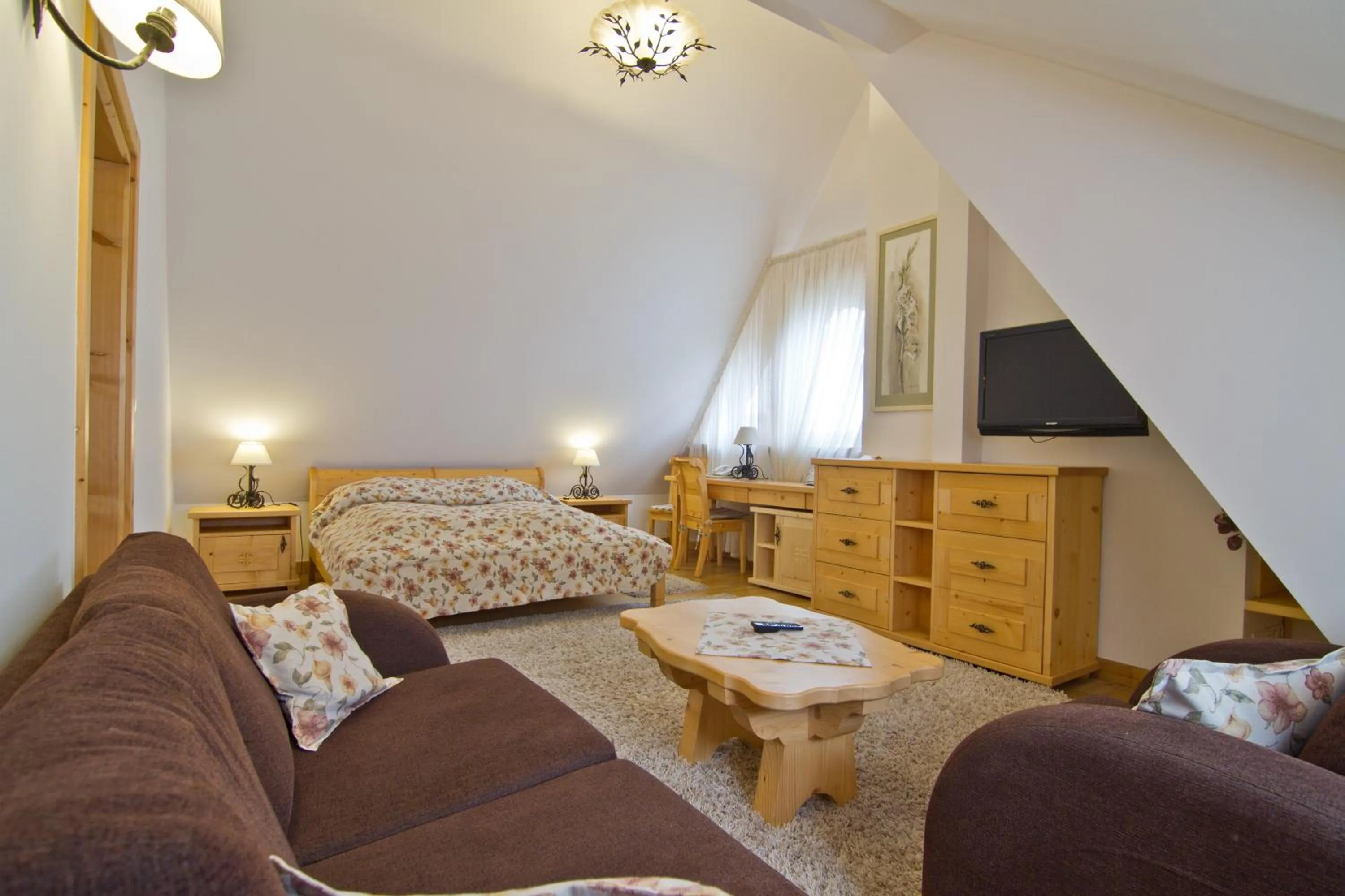 Decorative detail, Bed in Willa Kominiarski Wierch